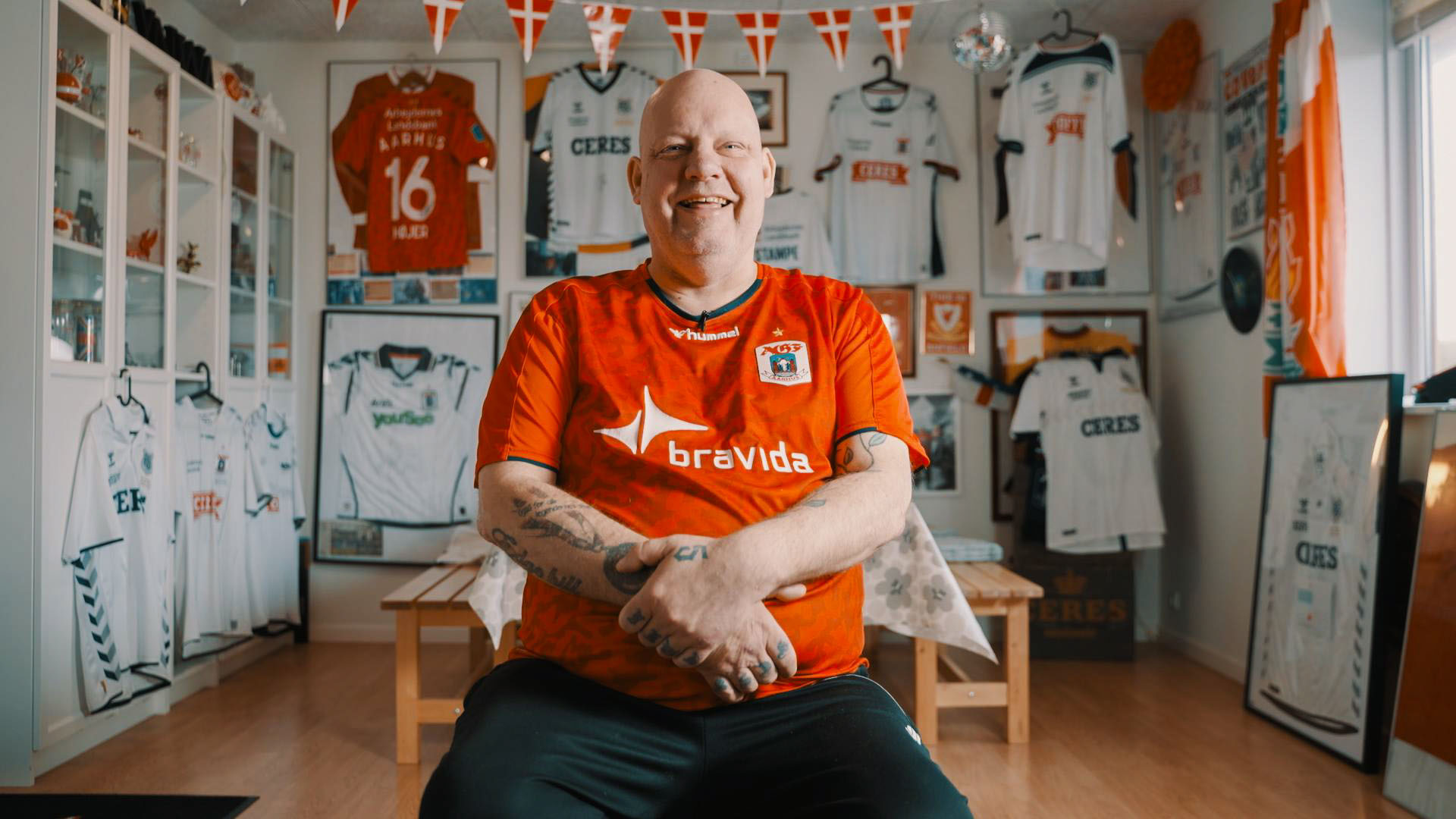 Niels er kæmpe AGF-fan og kæmper for at komme ovenpå igen efter flere blodpropper. Mød ham i 'Mere end en klub'.