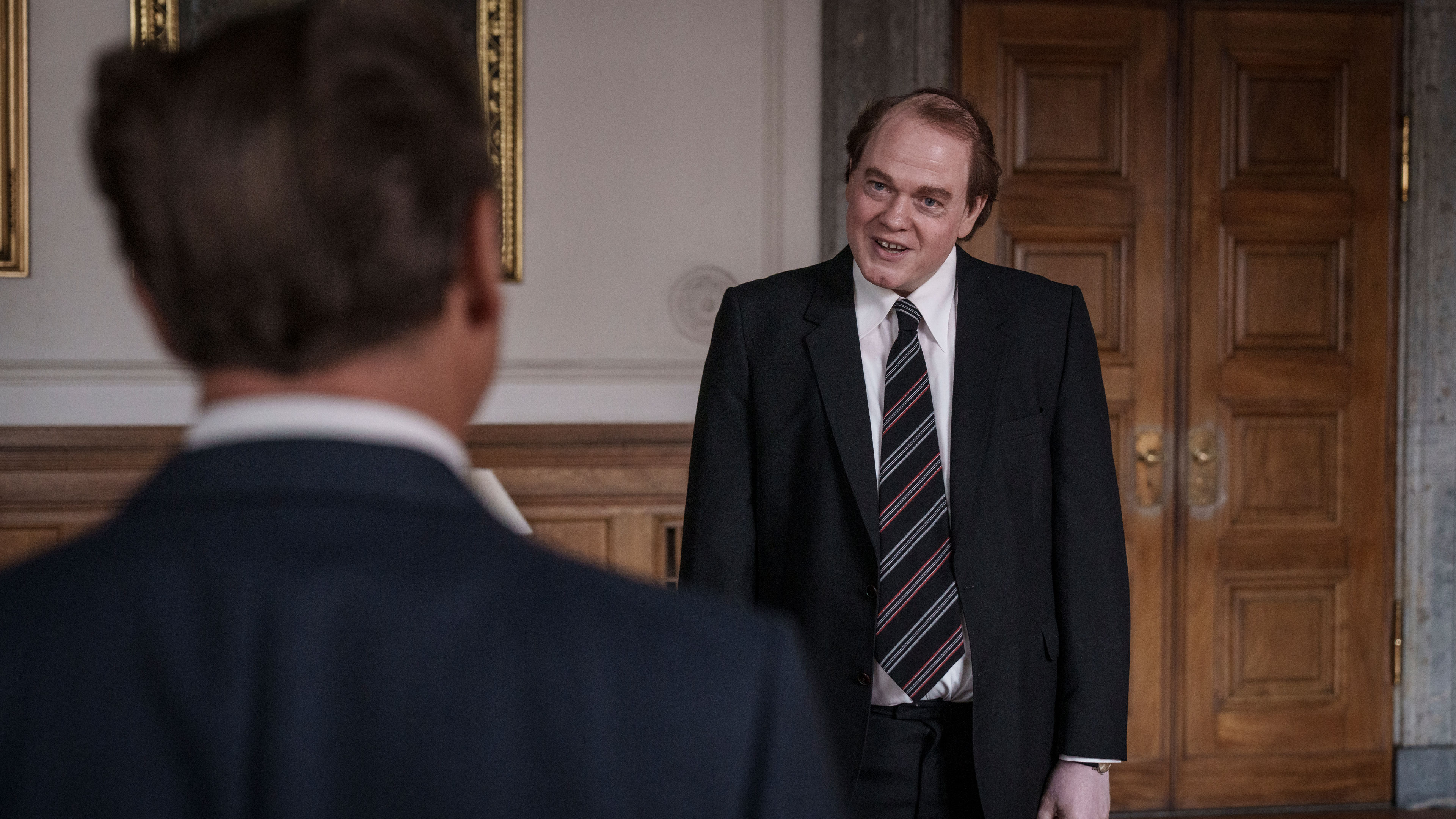 Anker Jørgensen (Lars Ranthe) og Mogens Glistrup (Esben Dalgaard) i 'Anker'.