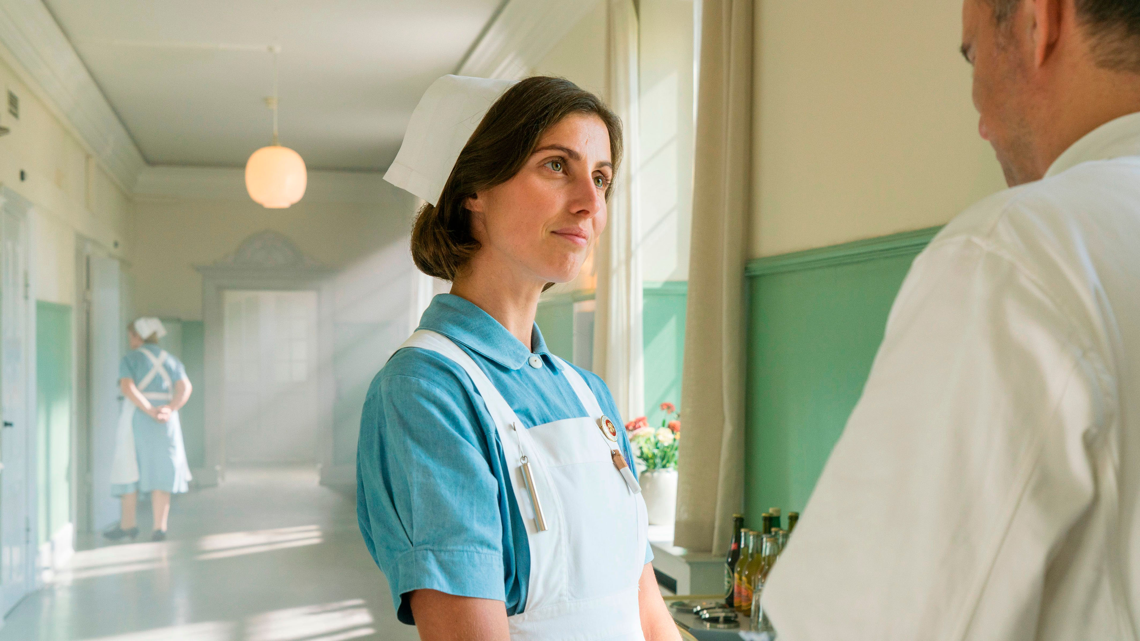 Katrine Greis-Rosenthal som Nina Neergaard og Jon Lange som John Neumann i 'Sygeplejeskolen IV' fra 2020.