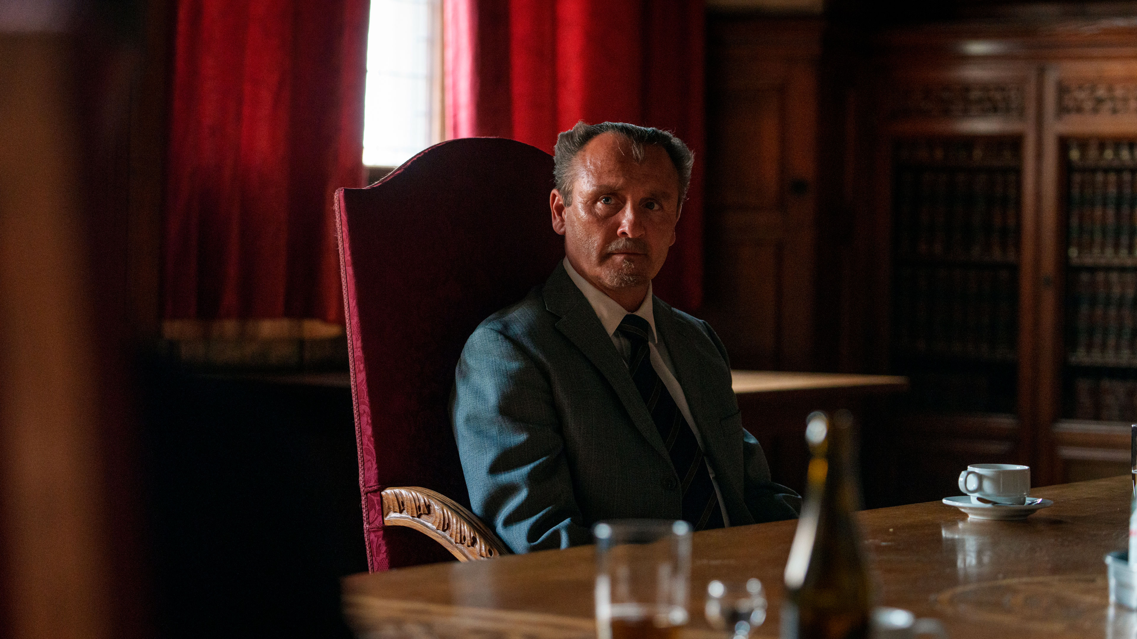 Anker Jørgensen (Lars Ranthe) i 'Anker'.