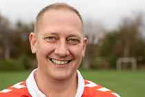 Lars er Vejle-fan og drømmer om at skabe et fodboldhold for børn med særlige behov. Mød ham i 'Mere end en klub'.