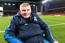 Michael, der pludseligt mistede fodboldkarrieren, finder styrke i minderne fra sin storhedstid i Lyngby. Mød ham i 'Mere end en klub'.