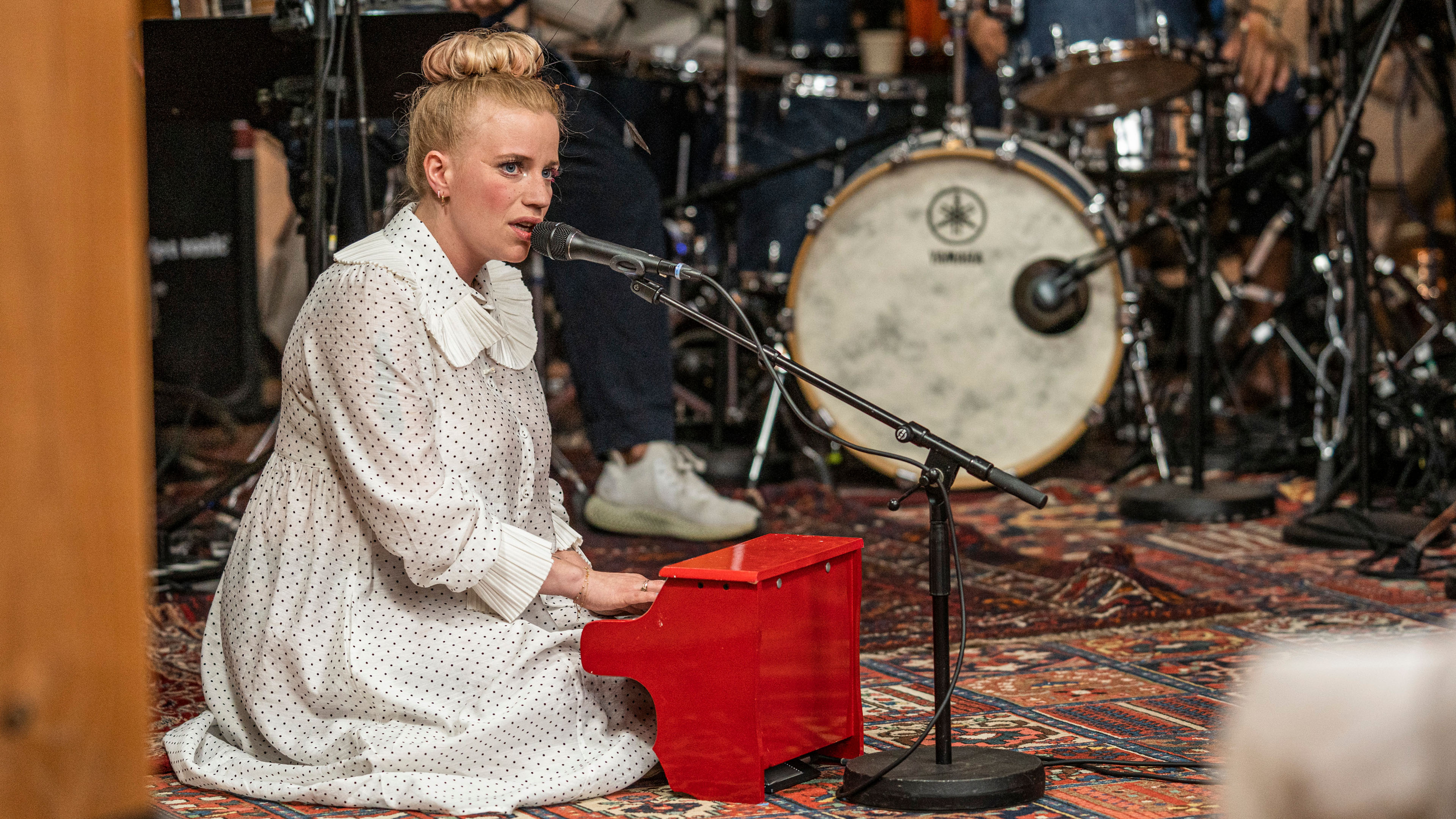 Katinka Bjerregaard optræder for Alex Vargas.