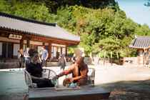 Mathilde Norholt og Master Heng Yi i 'Shaolin'.