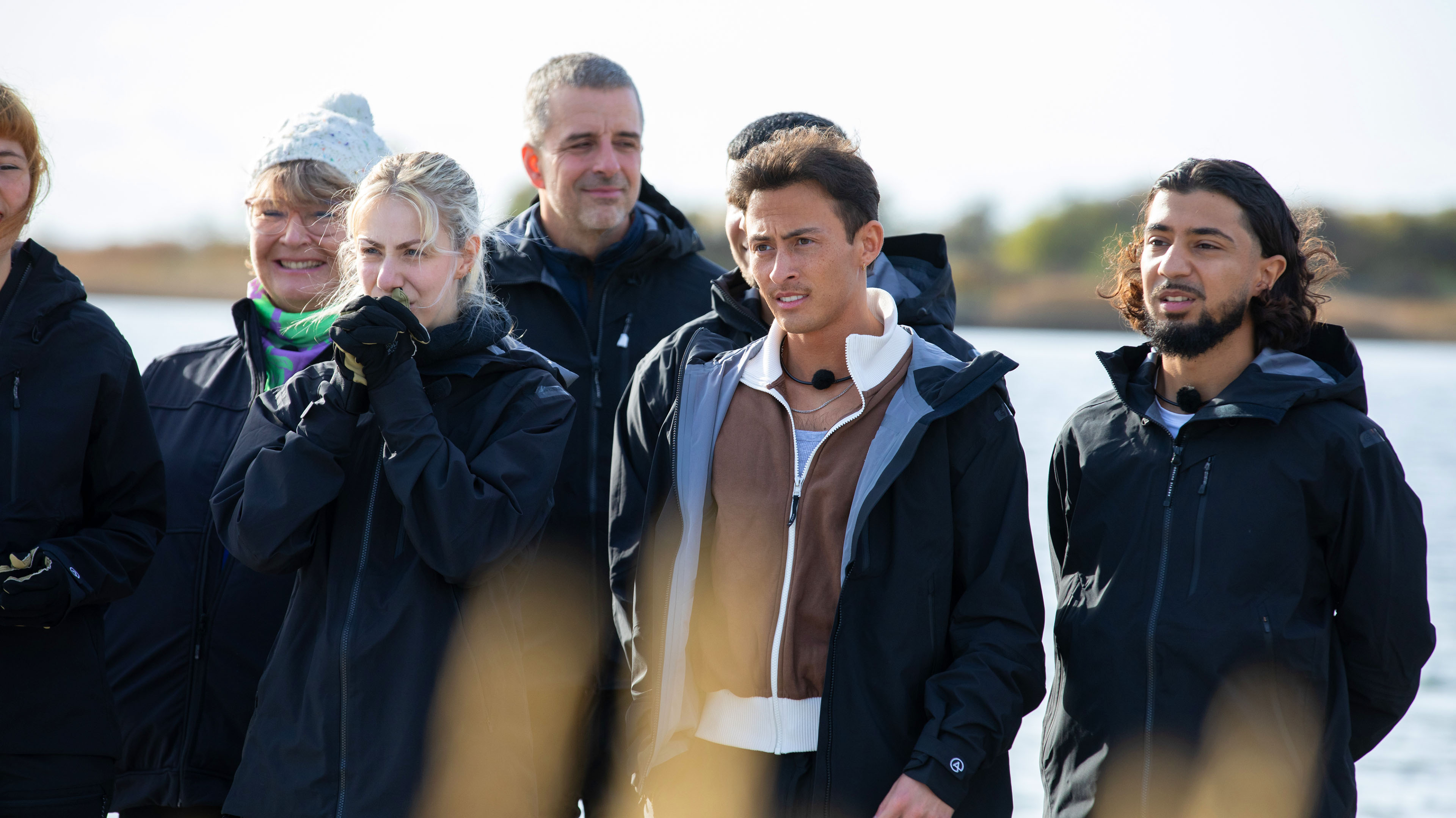 Spillerne på mission i første episode.