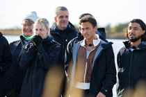 Spillerne på mission i første episode.