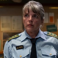 Hanegaard (Lotte Andersen) i femte sæson af 'Sommerdahl'.