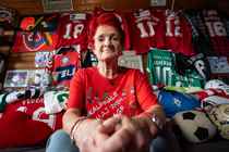 Ulla er fan af Silkeborg IF og tager billeder til deres kampe. Mød hende i 'Mere end en klub'.