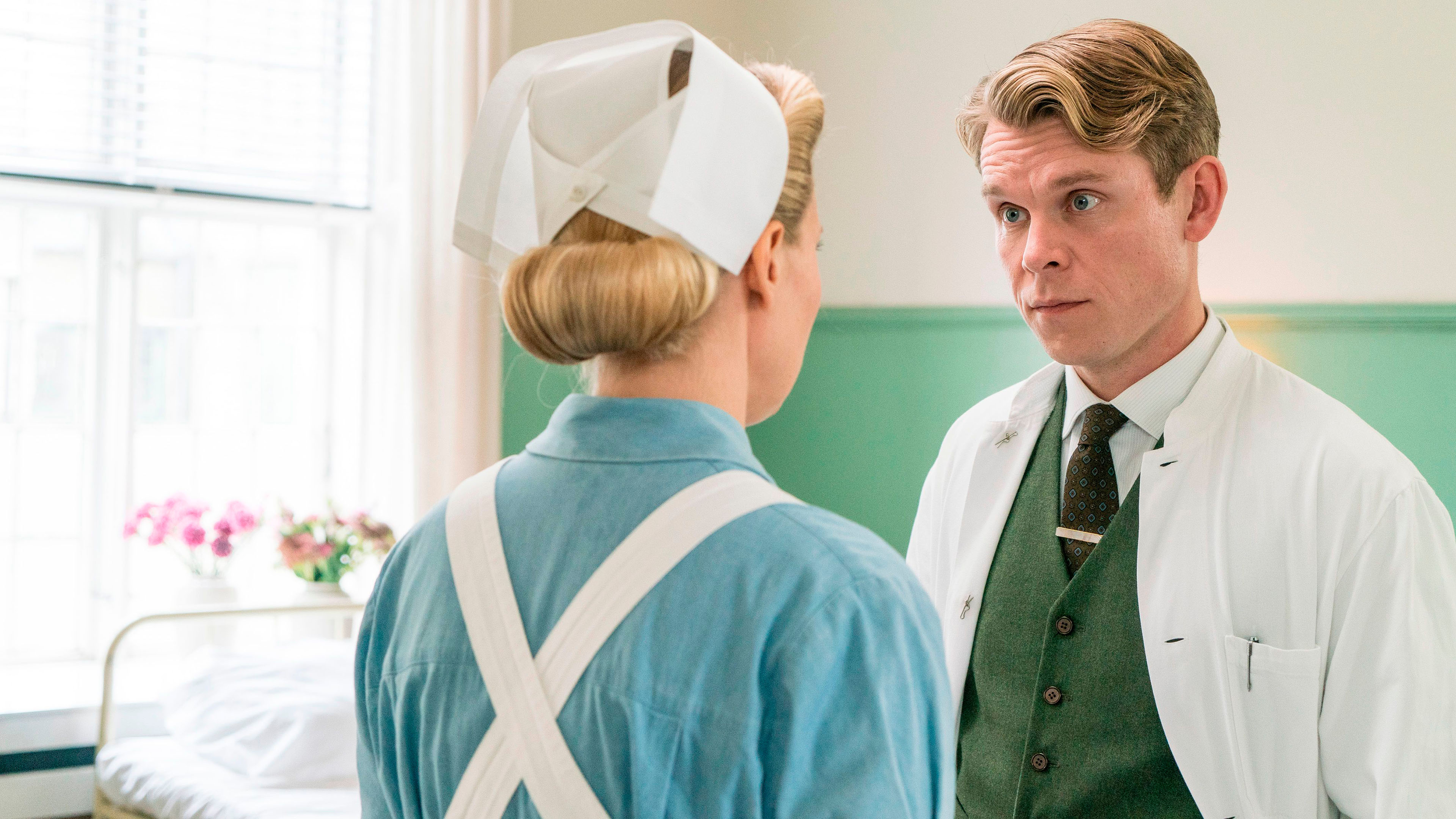 Anna Stokholm som Lis Sommer og Thue Ersted Rasmussen som Christian Friis i 'Sygeplejeskolen IV' fra 2020.