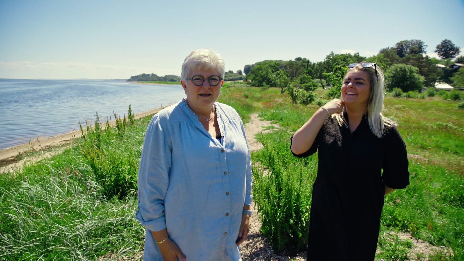 Jonna er blandt de dedikerede ejendomsmæglere, der sælger boliger ved den danske vandkant.