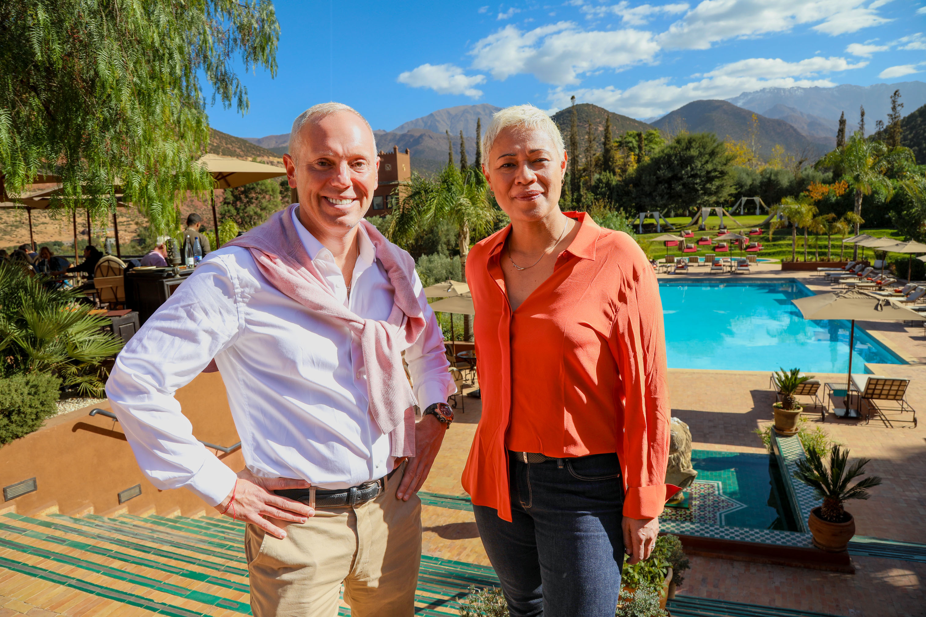 Rob og Monica tjekker ind på verdens mest utrolige hoteller.