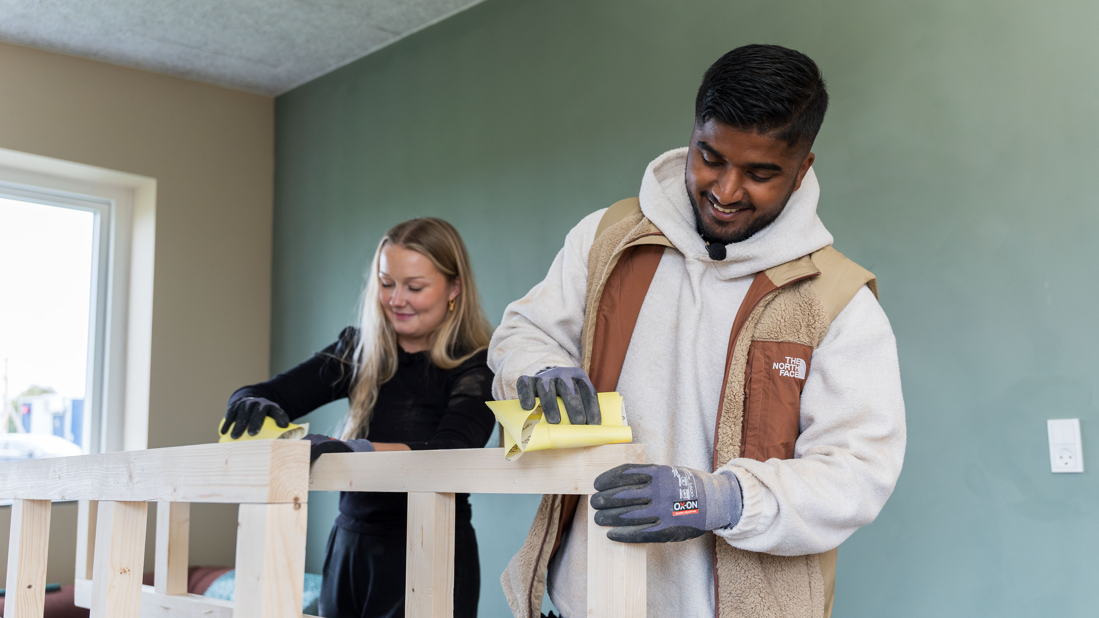 Gult hus - Freja og Vino.