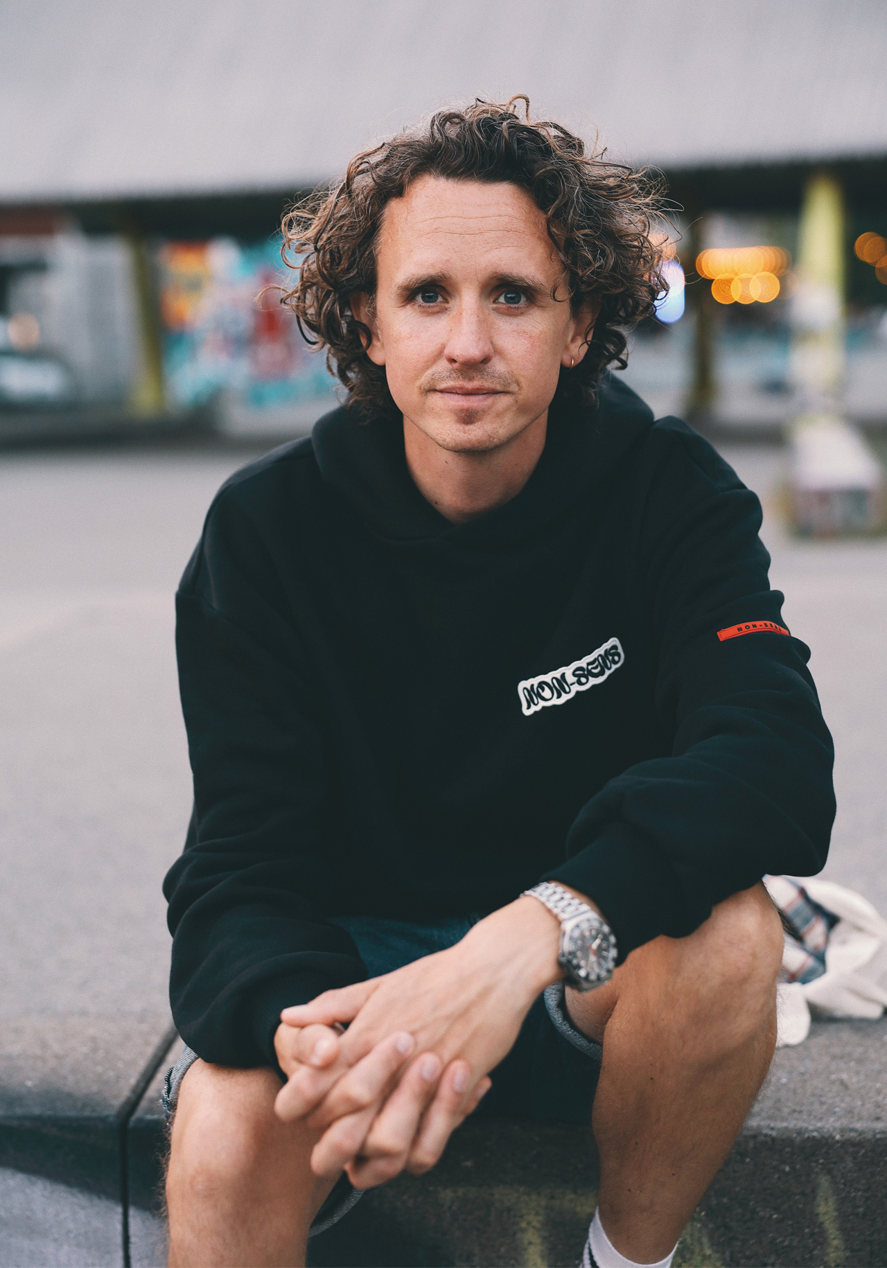 Manuskriptforfatter Emil Millang bag 'De bedste år'.