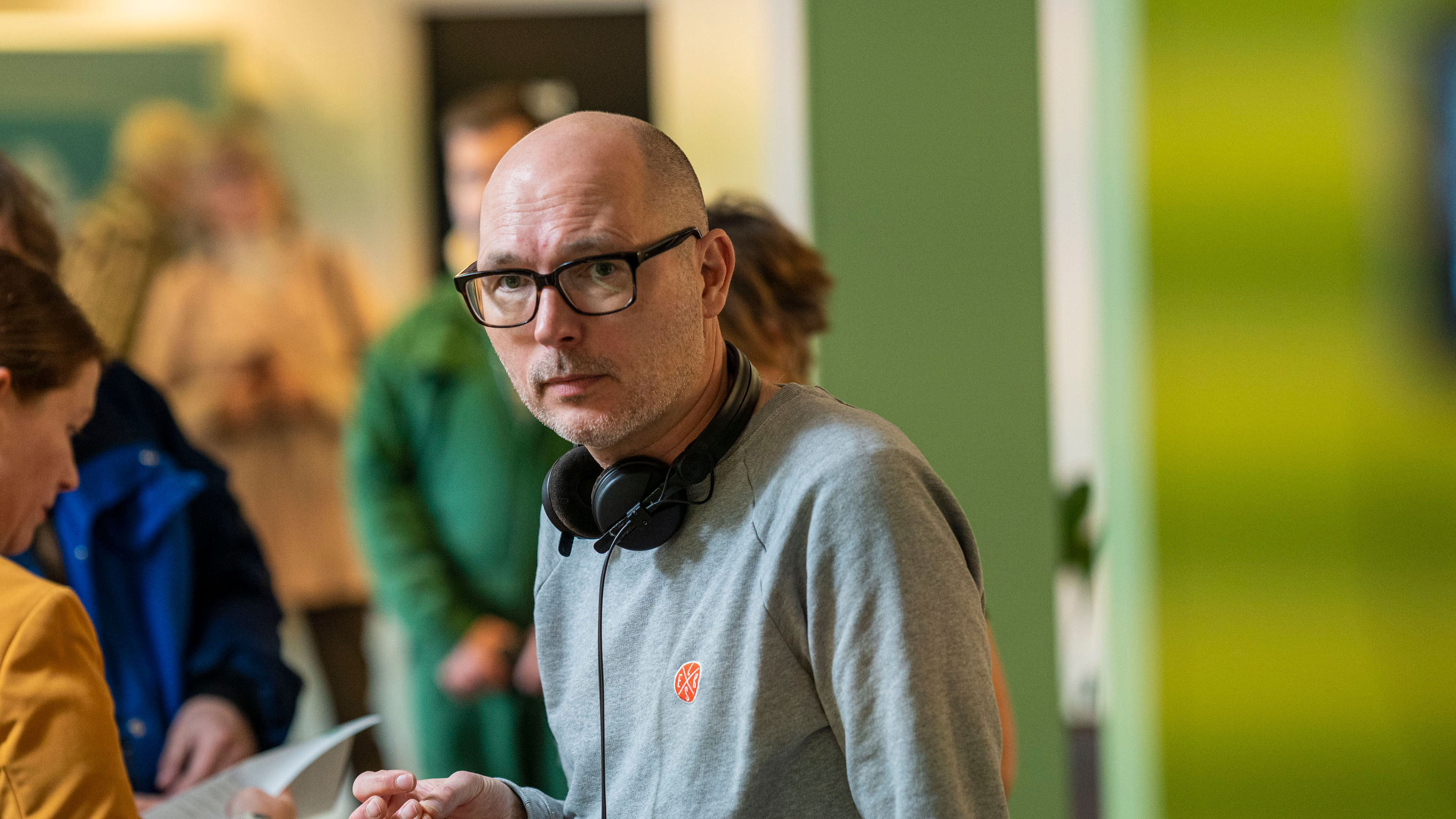 'Minkavlerne' sæson III er instrueret af Jesper Rofelt (bagom-foto)