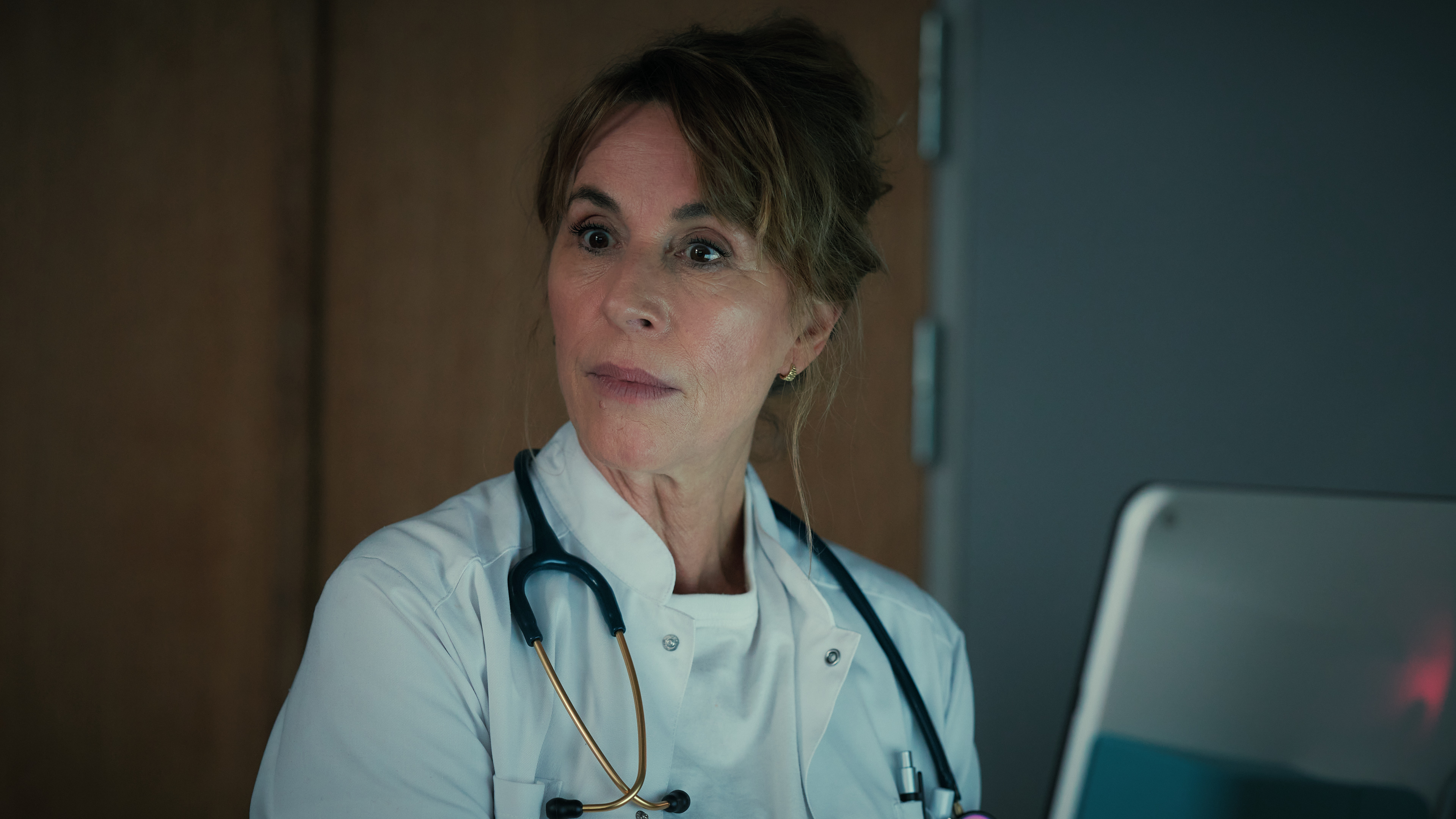 Linda (Ann Eleonora Jørgensen).