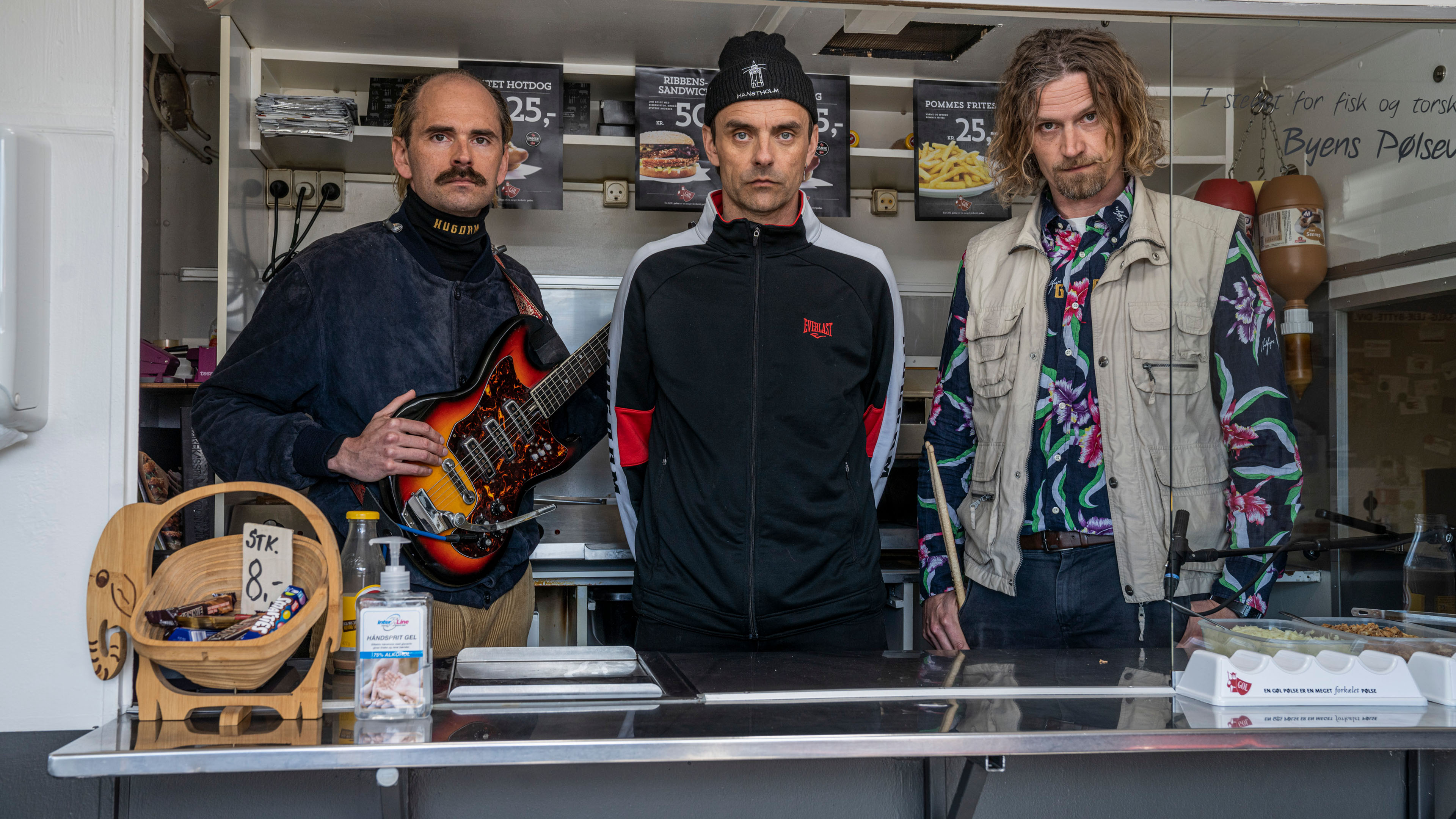 Simon Kvamm optræder med HUGORM for Alex Vargas.