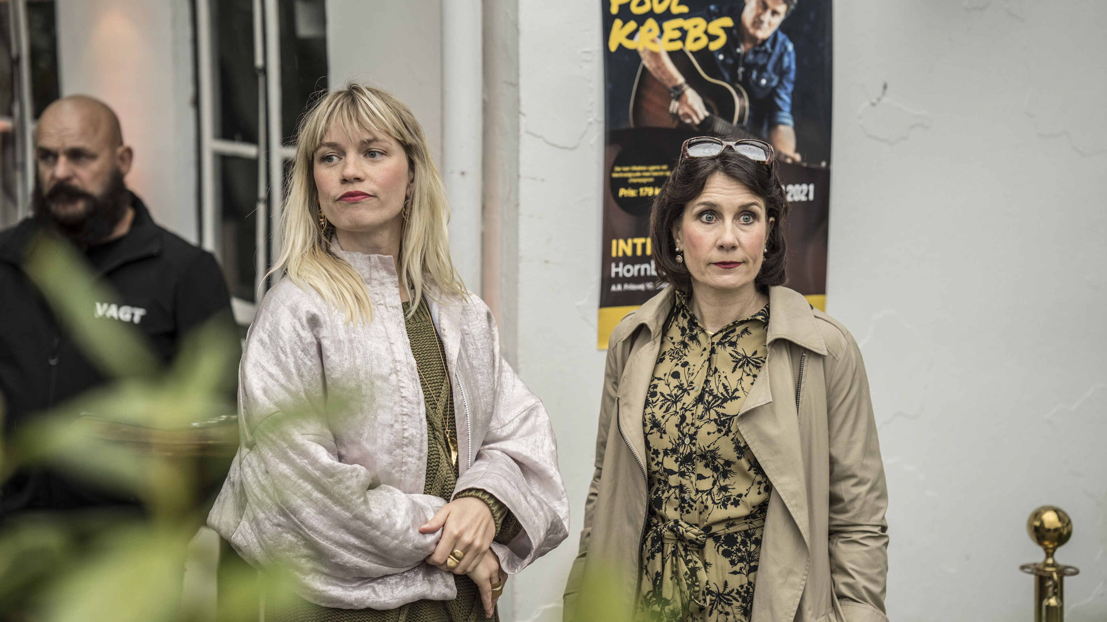 Fnug (Camilla Lehmann) og Mia (Mia Lyhne) i 'Klovn' 9.