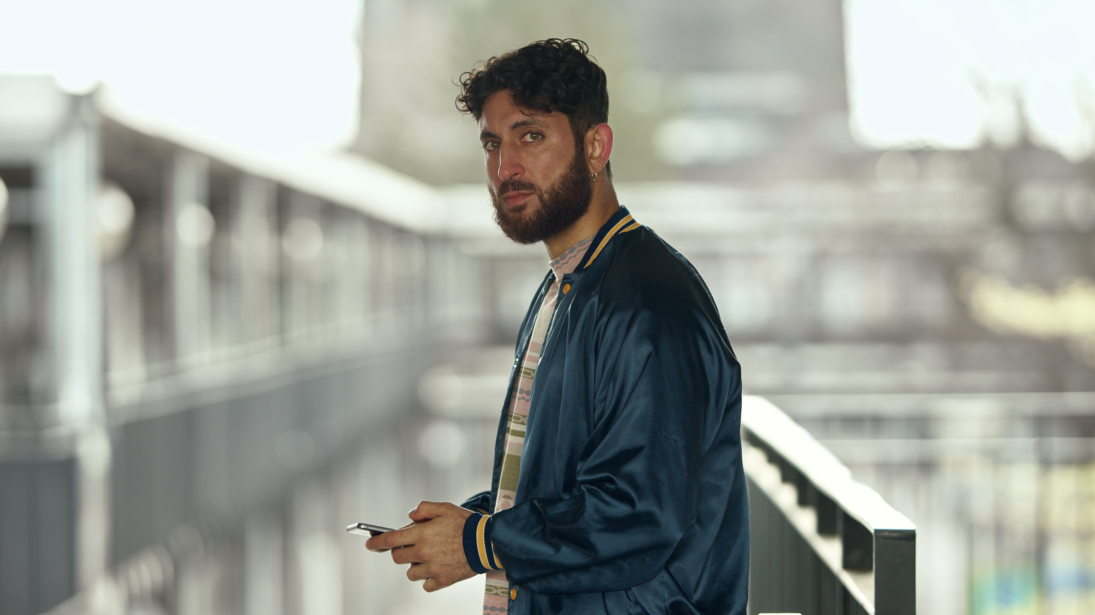 Lucas (Arian Kashef) i 'Løgnen'.