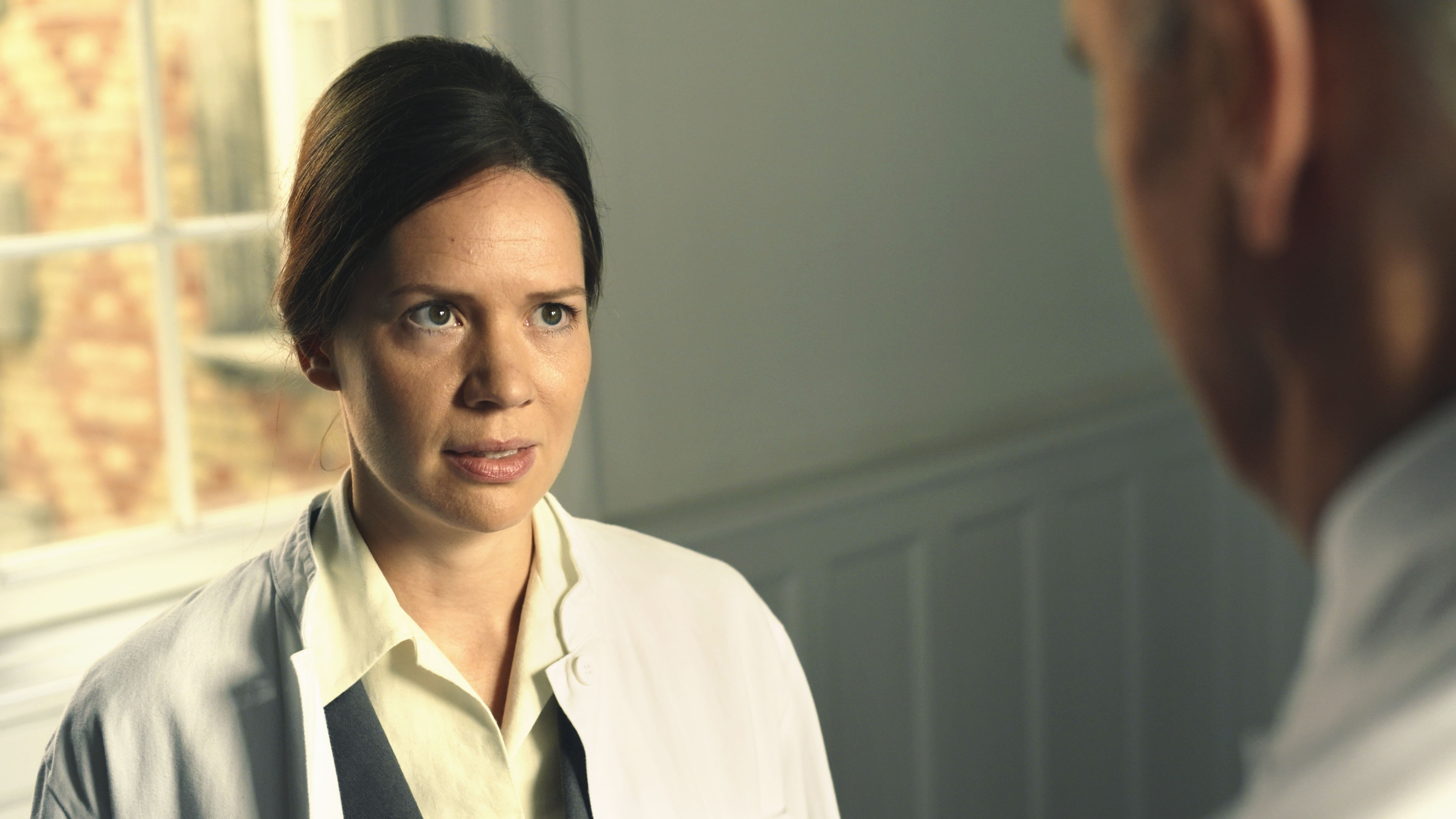 Amalie Dollerup i rollen som læge Ketty Kjærbye Kristensen.