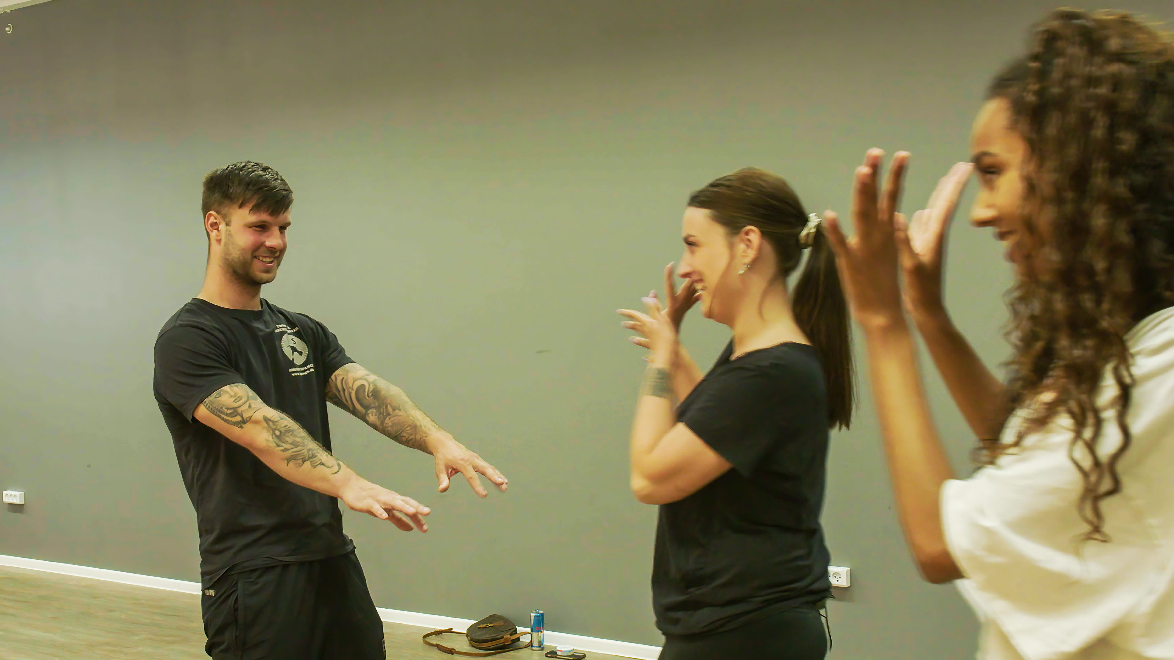 Daniel og Maria øver dans. 