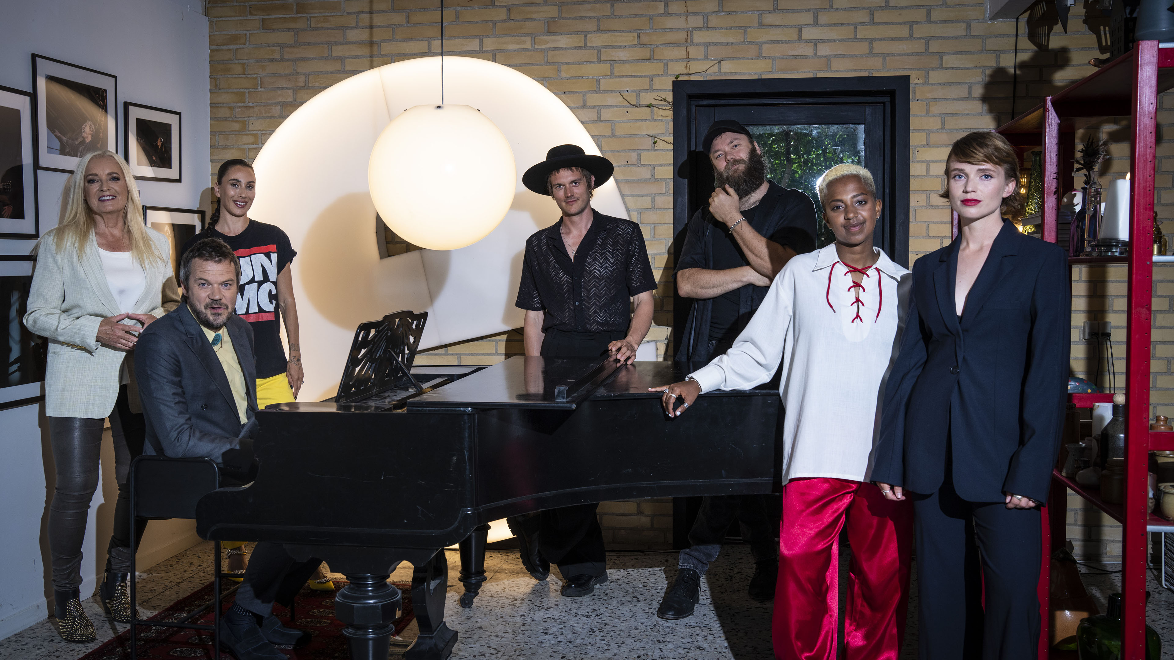 Anne Linnet, Peter Sommer, Medina,  Jonah Blacksmith, Mekdes og Dopha i 'Toppen af poppen'.