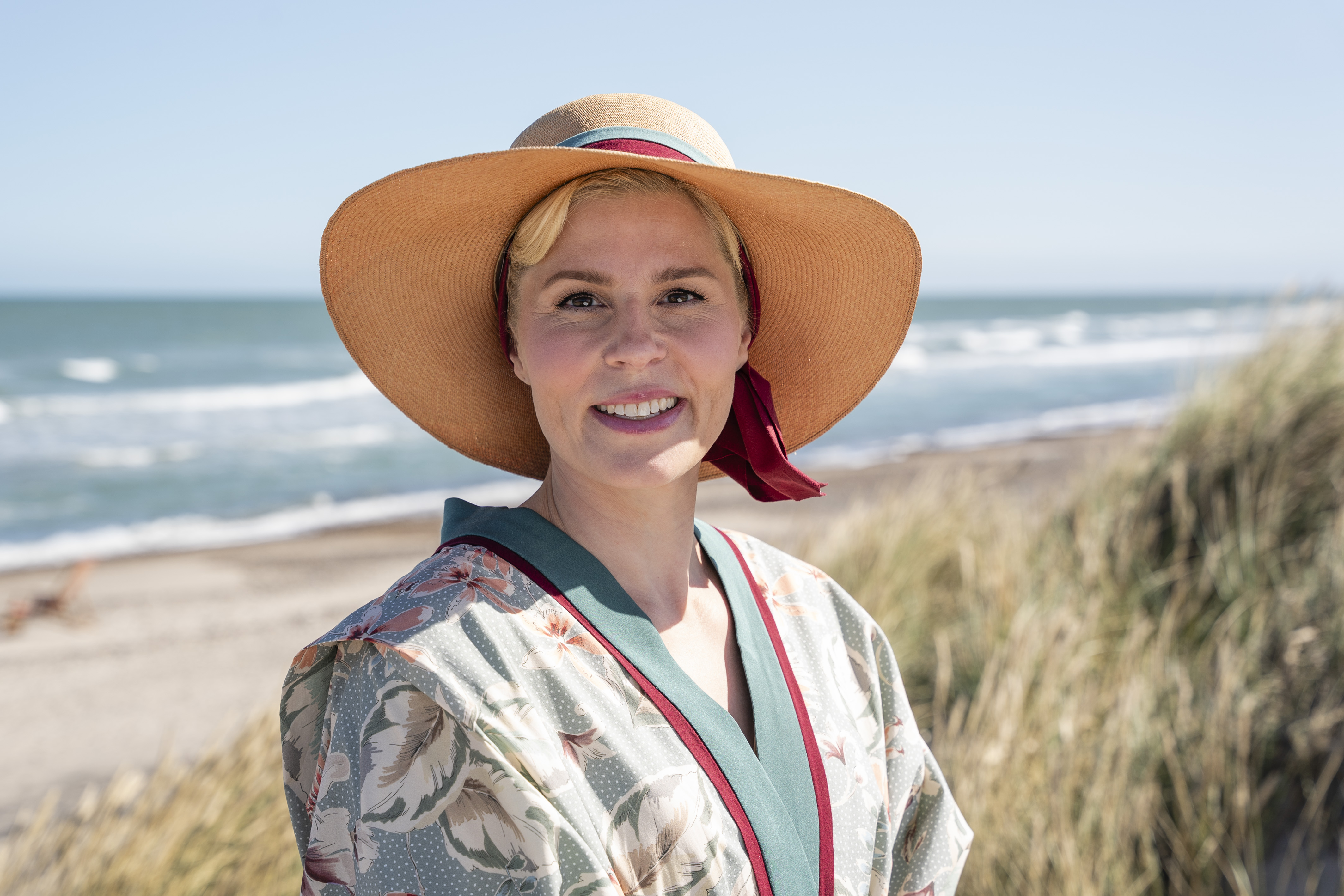 Helene Weyse (Cecilie Stenspil).