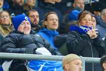 Unge Malthe glemmer sin sjældne nervesygdom, når han hepper på FCK. Mød ham i 'Mere end en klub'.