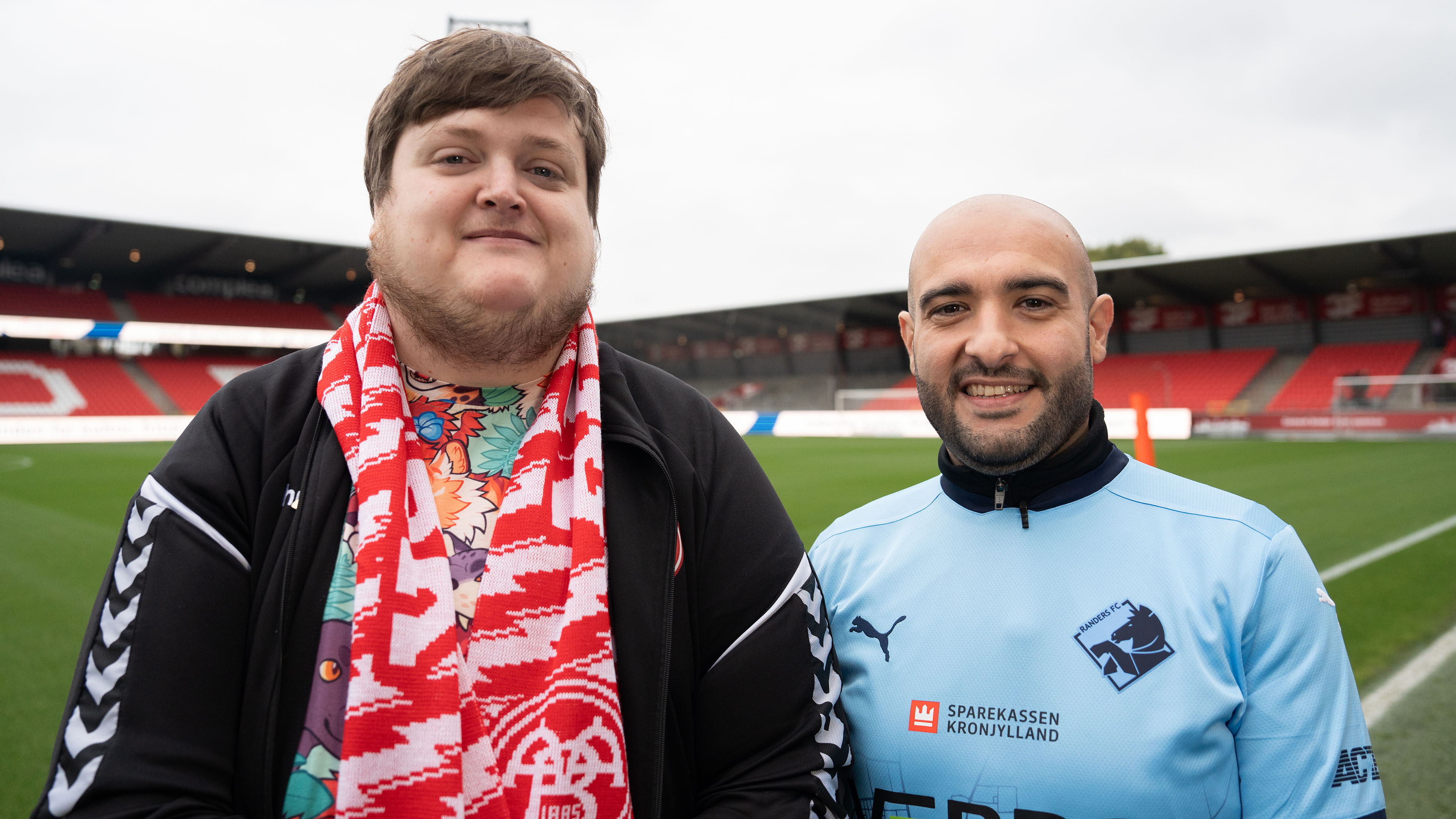 Kenny er AAB-fan og Shahab er Randers-fan. Mød dem i 'Mere end en klub'. 