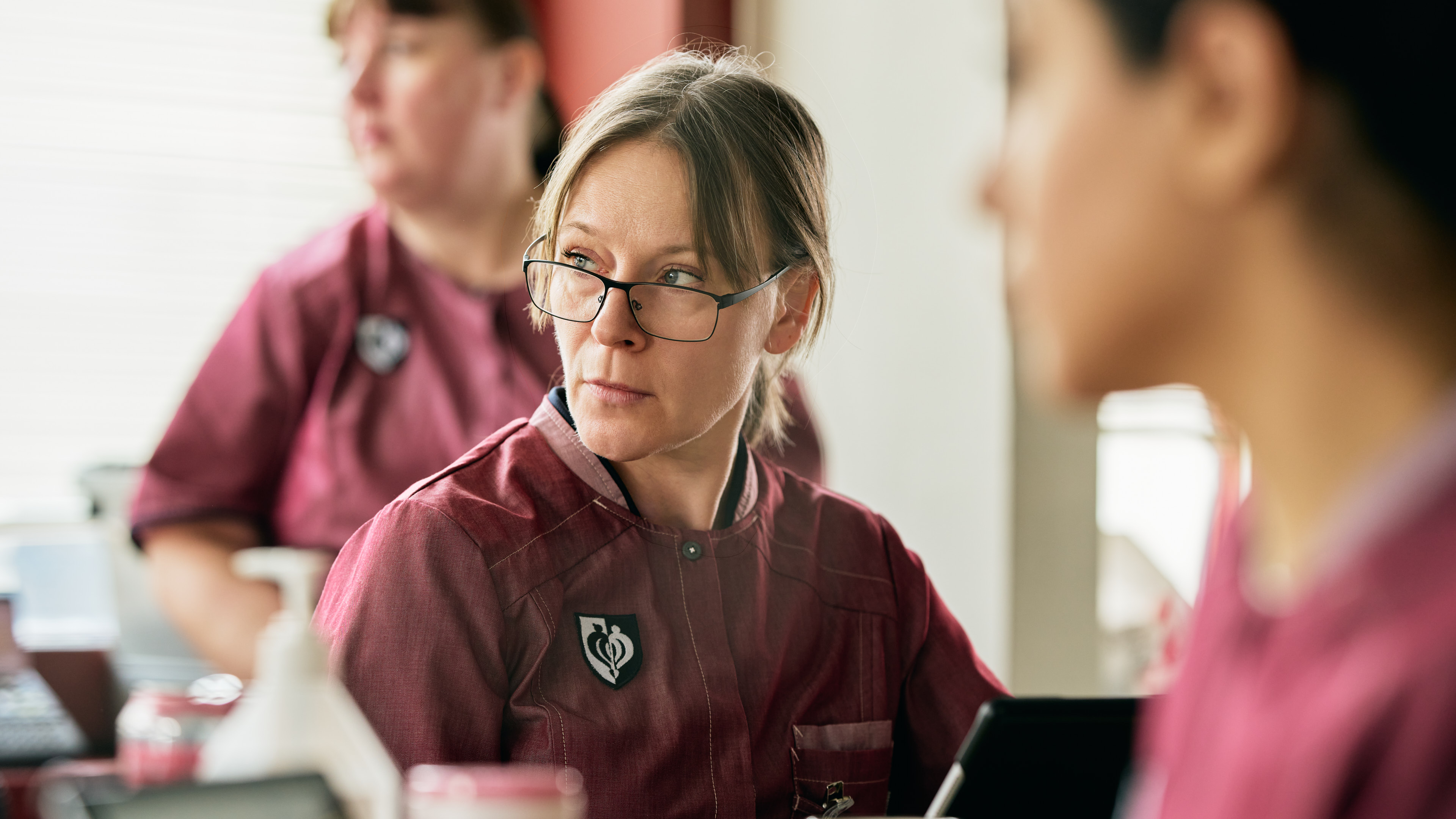 Iben Hjejle som Rie. 