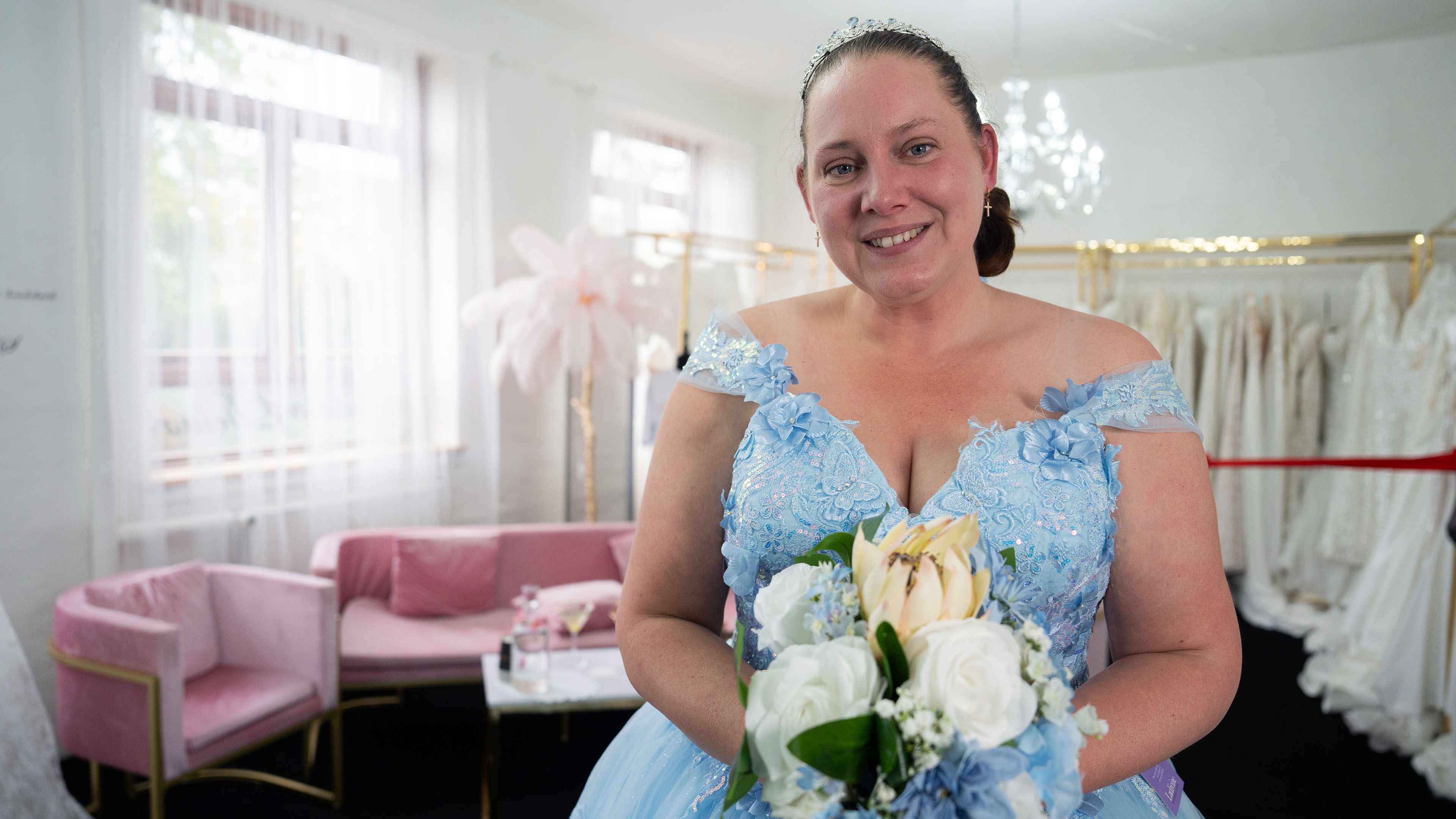 Alice genfinder livsglæden med sit Sønderjyske-temabryllup i 'Mere end en klub'. 