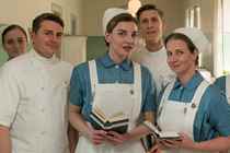 Bjørn (Jesper Groth), Anna (Molly Egelind), Peter (MIkkel Hilgart) og Else (Ulla Vejby) vender tilbage i sjette sæson af 'Sygeplejeskolen'. 