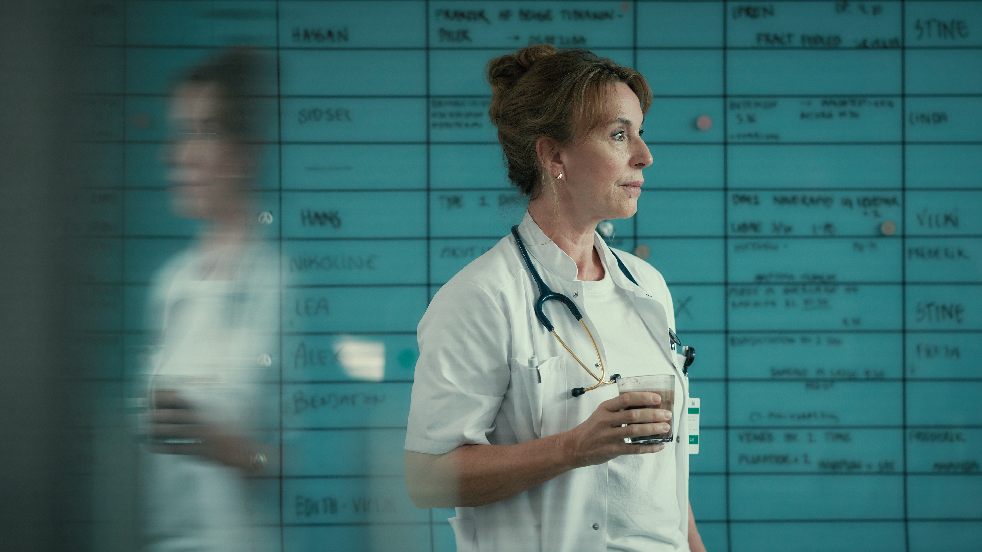 Linda (Ann Eleonora Jørgensen).