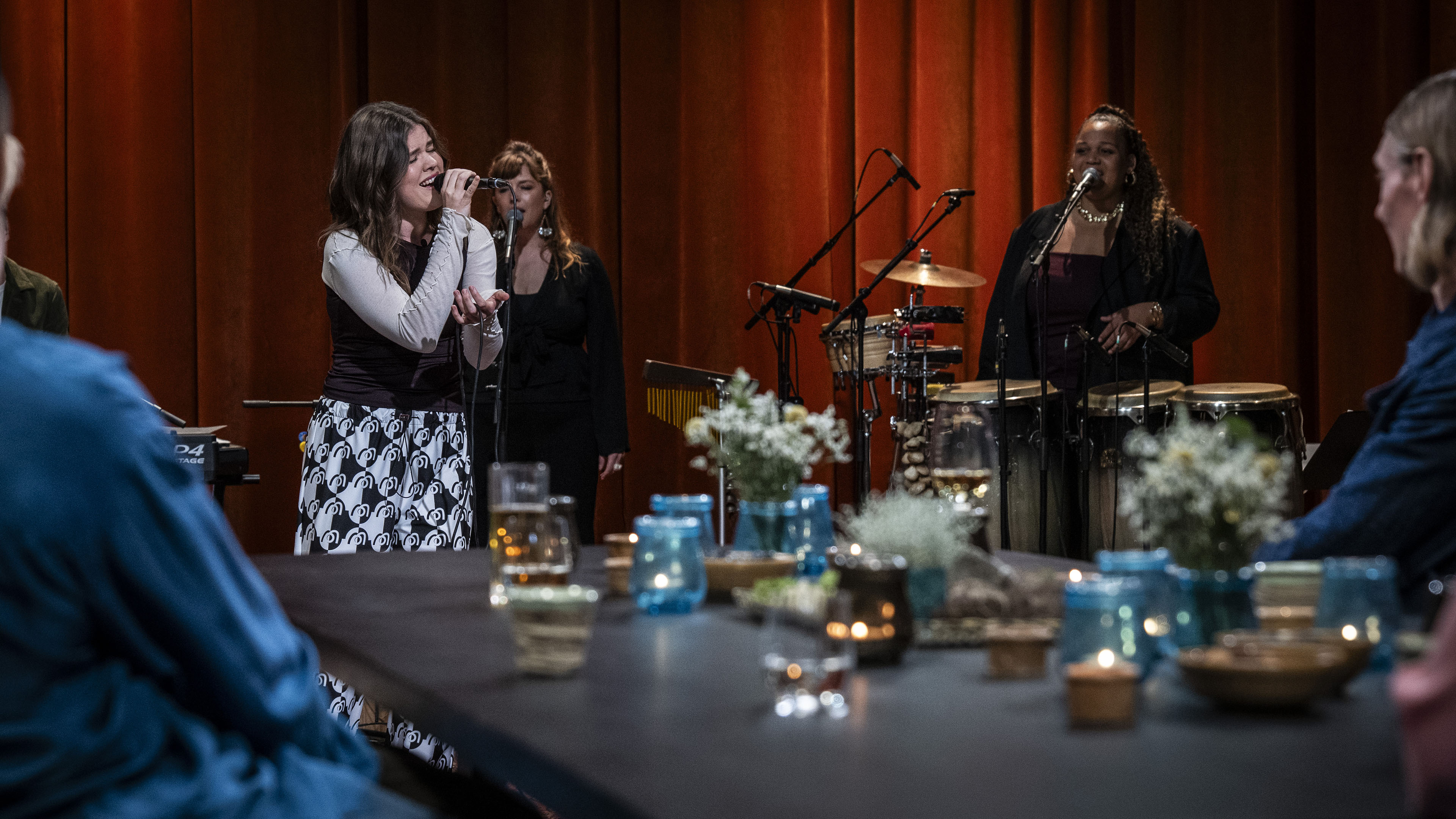 Pil synger i ’Toppen af poppen’ sæson 14.