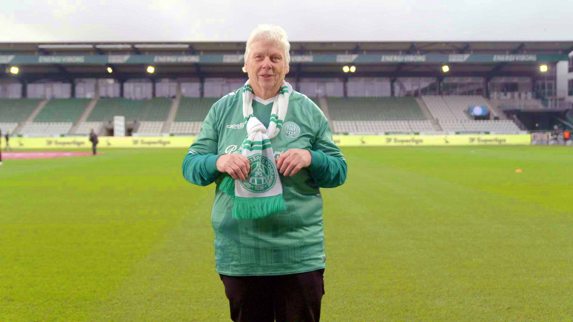 Erna er kæmpe Viborg-fan. 