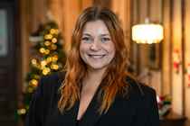 Kathrine Abrahamsen i '24 stjerners julekalender'.