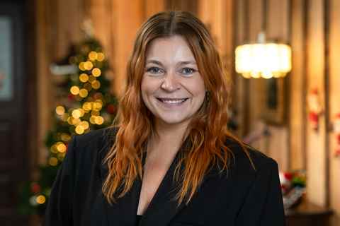 Kathrine Abrahamsen i '24 stjerners julekalender'.
