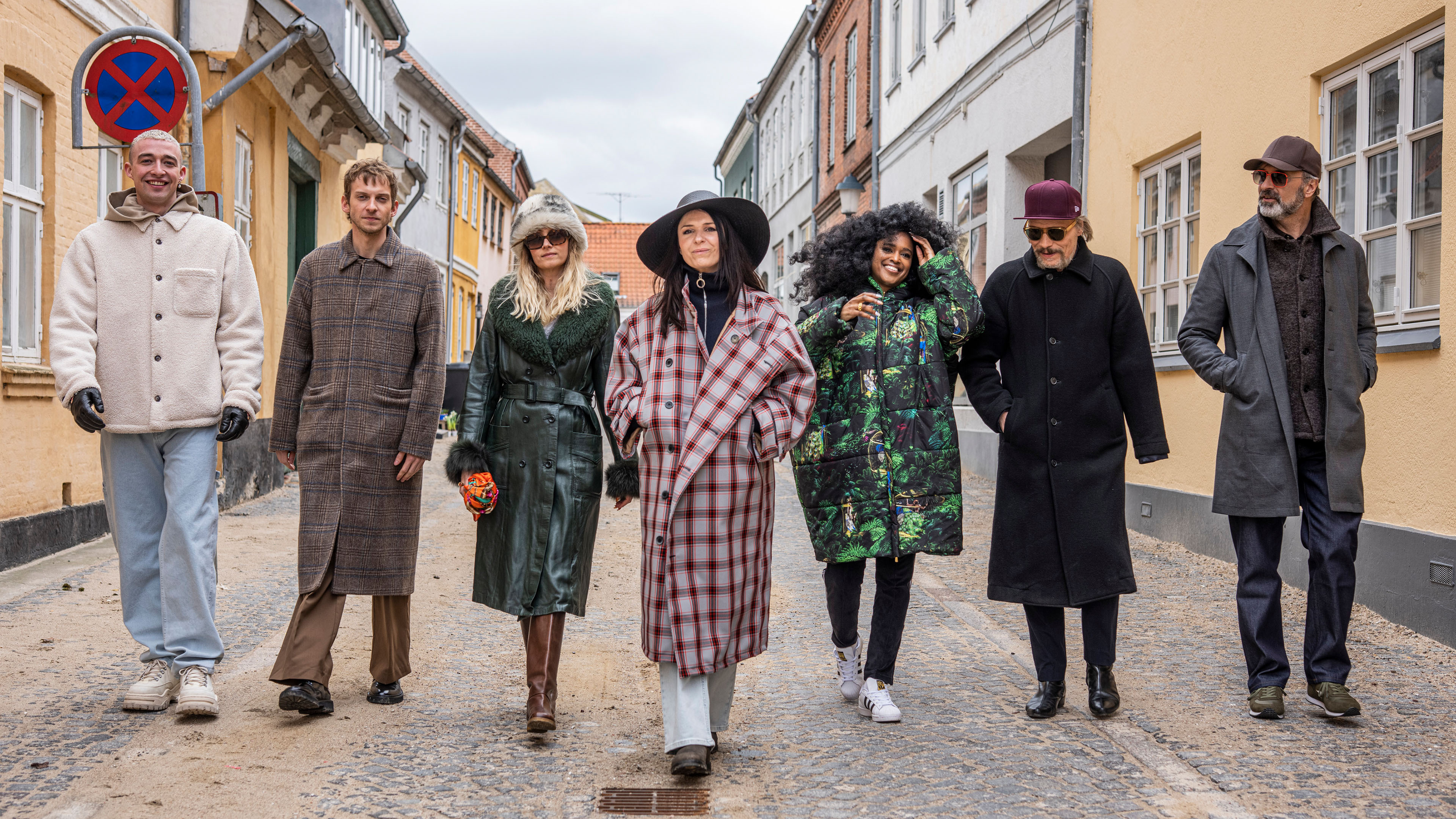 Maximillian, Nicklas Sahl, Soleima, Kira Skov, Iris Gold, Steen Jørgensen og Martin Brygmann i 'Toppen af poppen' sæson 12.