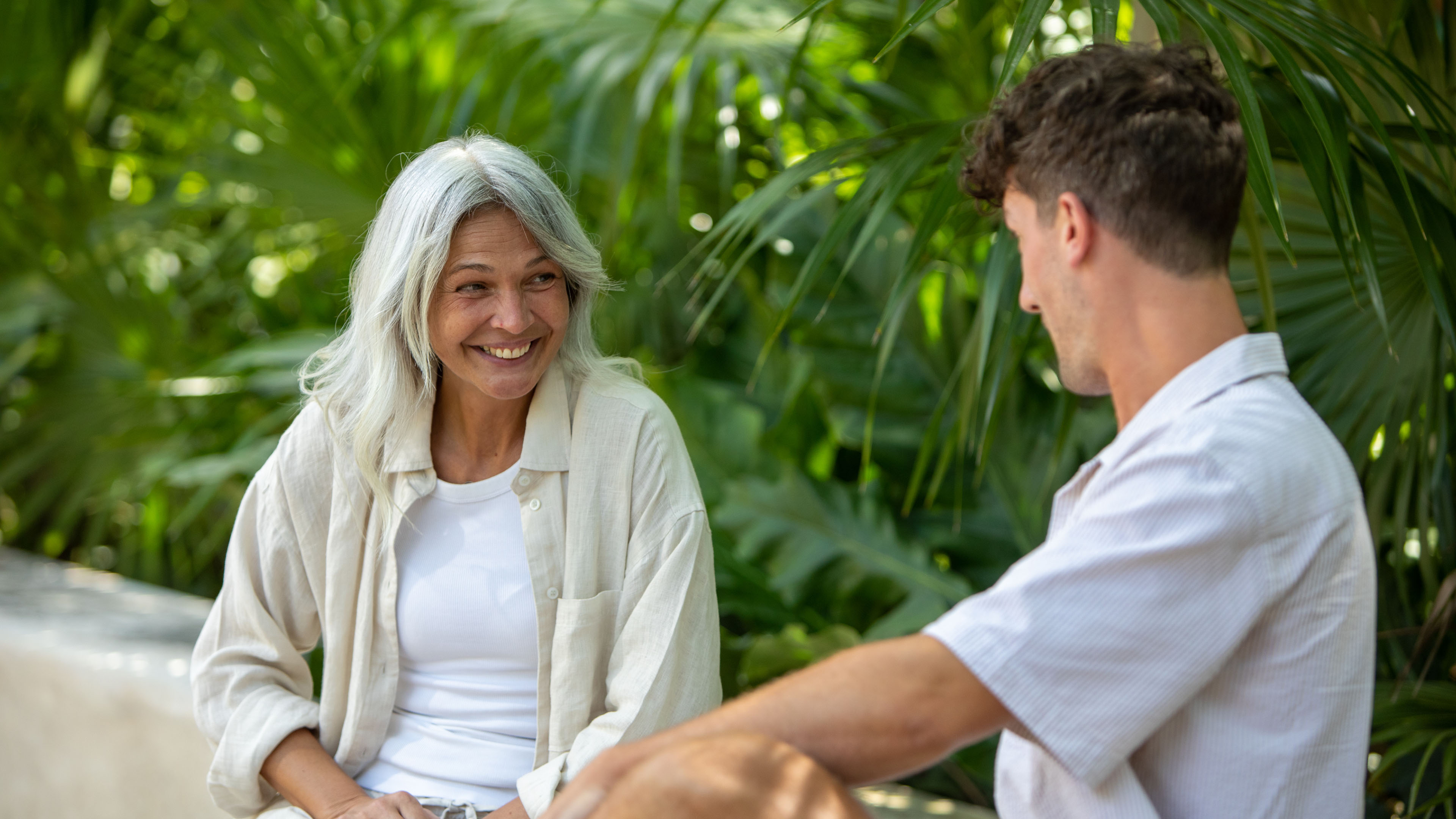 Julies mor og Jonas.