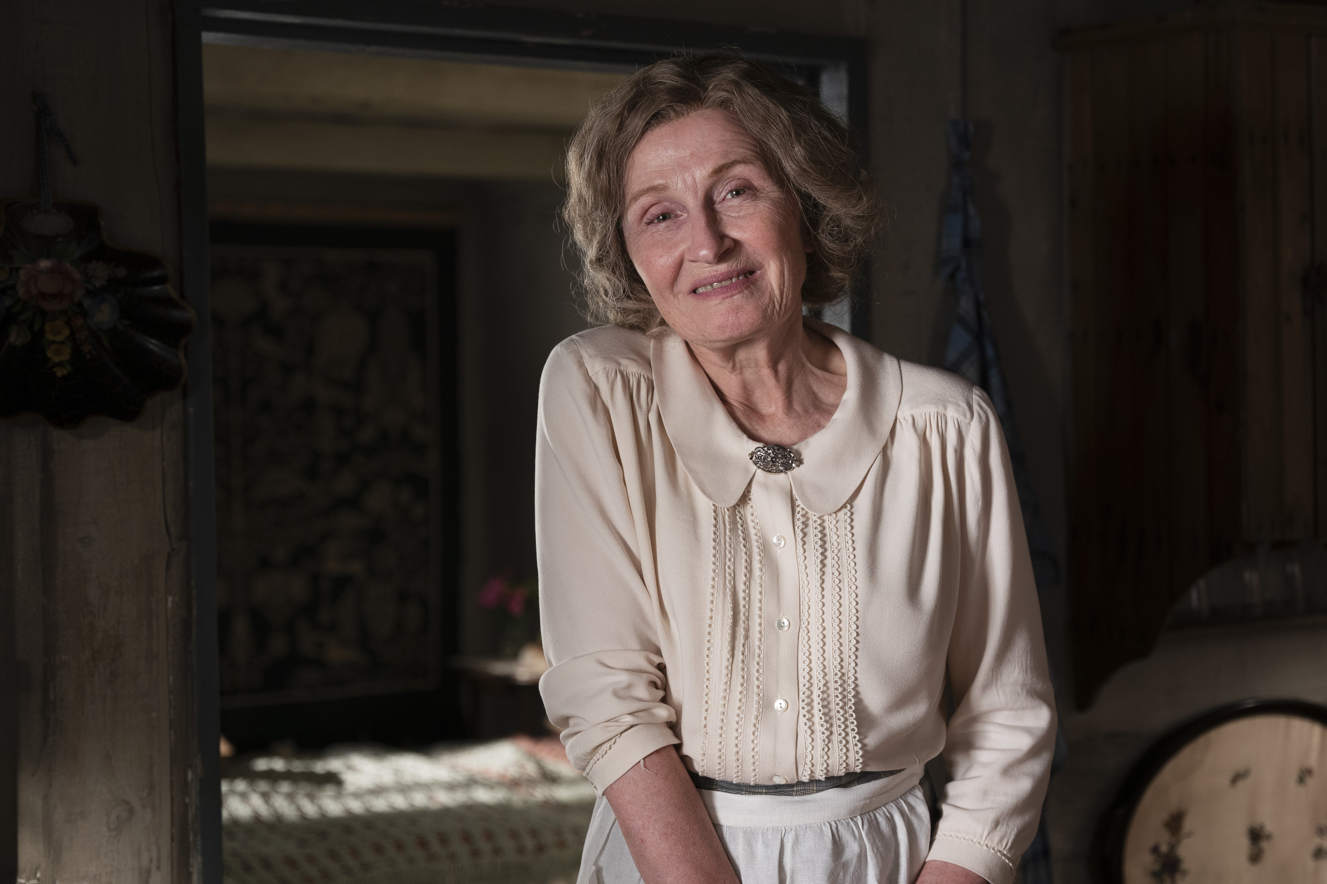 Molly (Bodil Jørgensen).