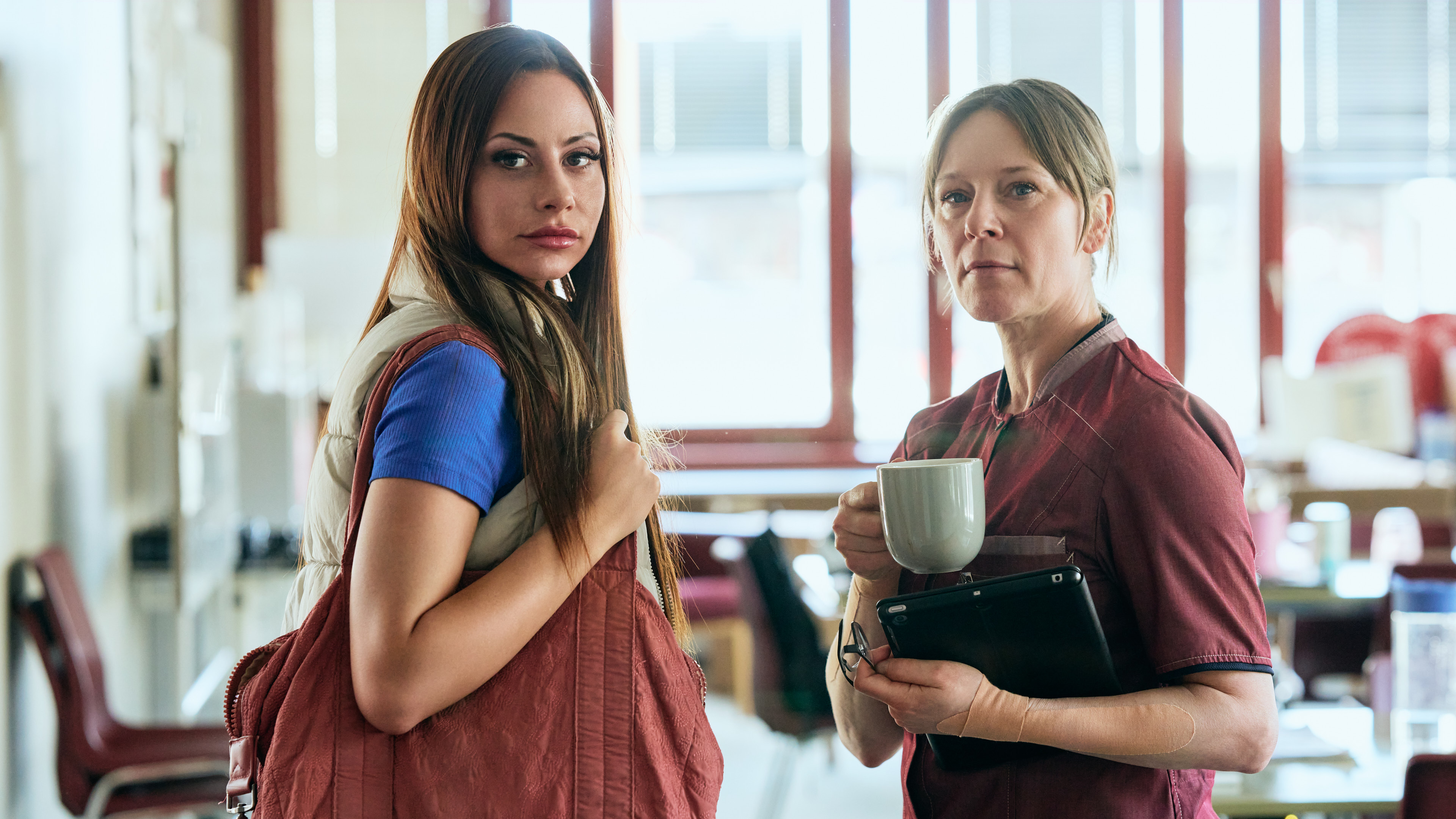 Tessa som Sille og Iben Hjejle som Rie i den nye dramaserie.