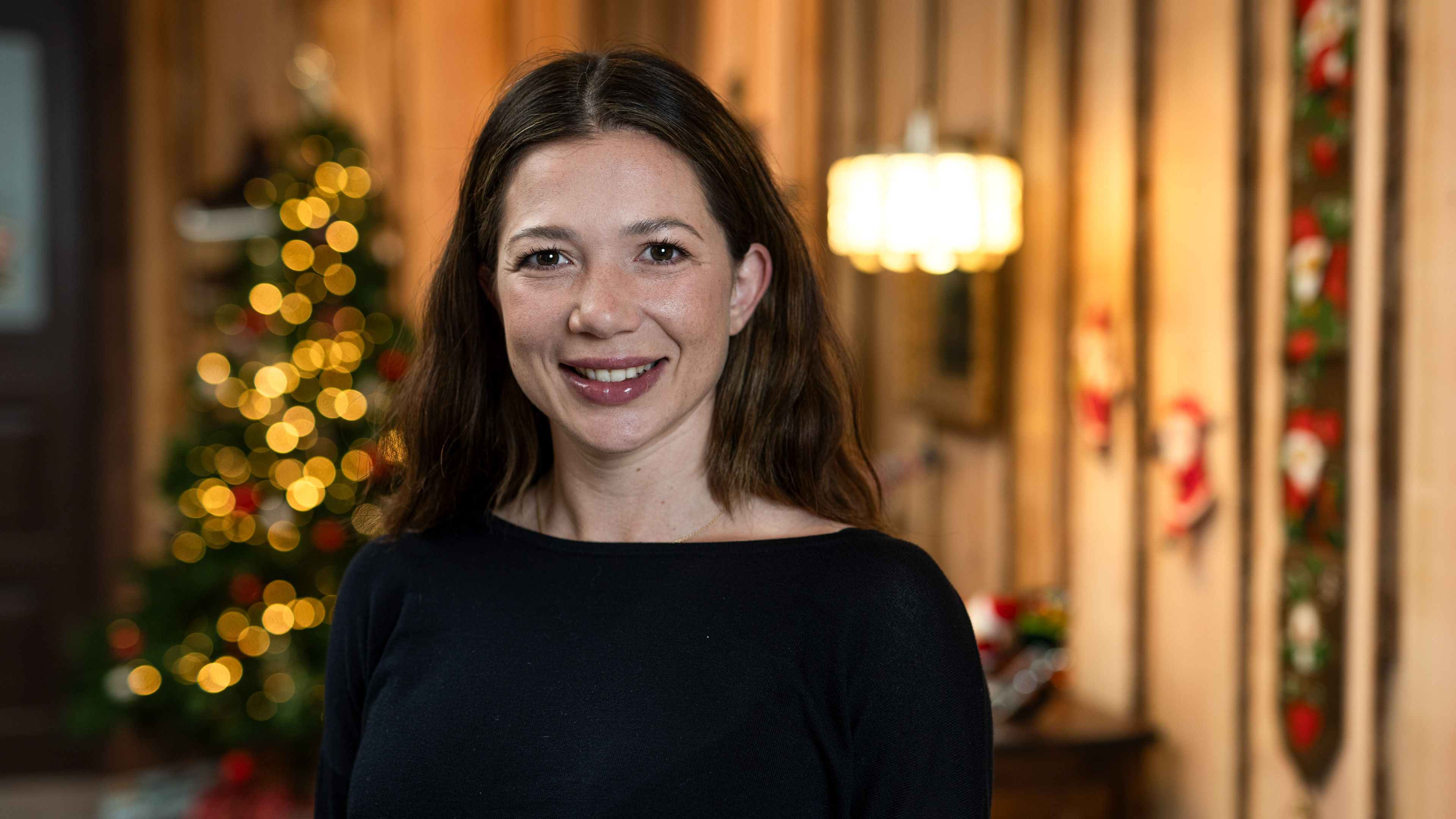 Sarah Mahfoud i '24 stjerners julekalender'.