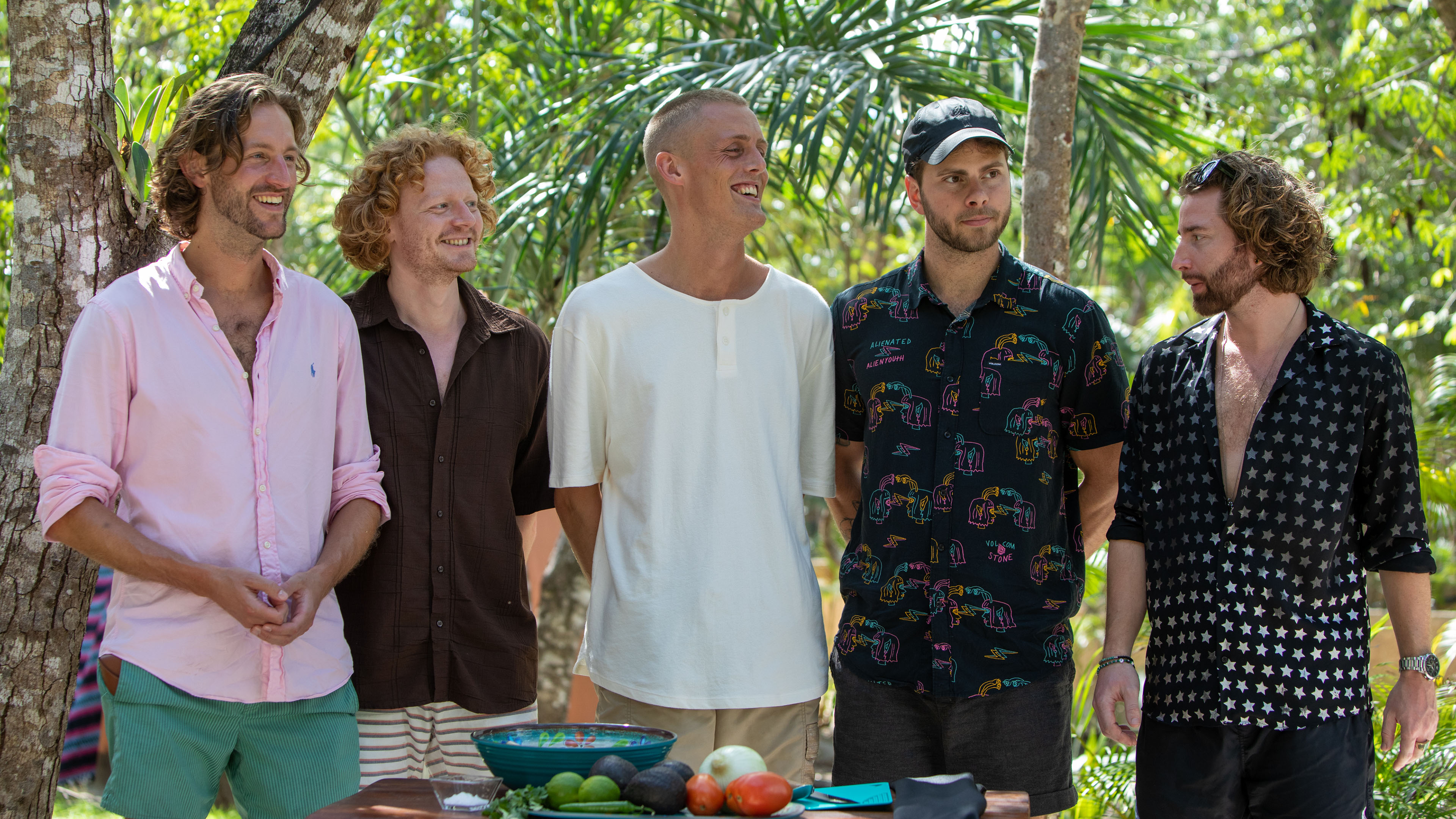 Mændene skal med på en dobbeltdate, men kan alle fem være sikre på at vende tilbage til villaen?