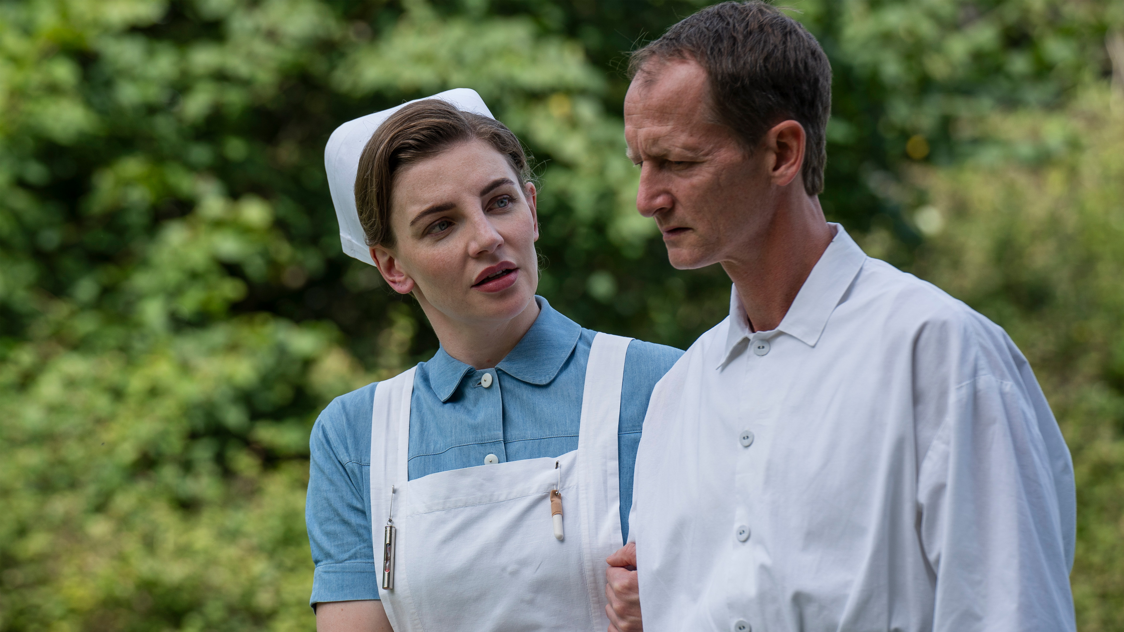 Anna Rosenfeld (Molly Egelind) og Hr. Krogh (Joen Højerslev) i syvende sæson af 'Sygeplejeskolen'.