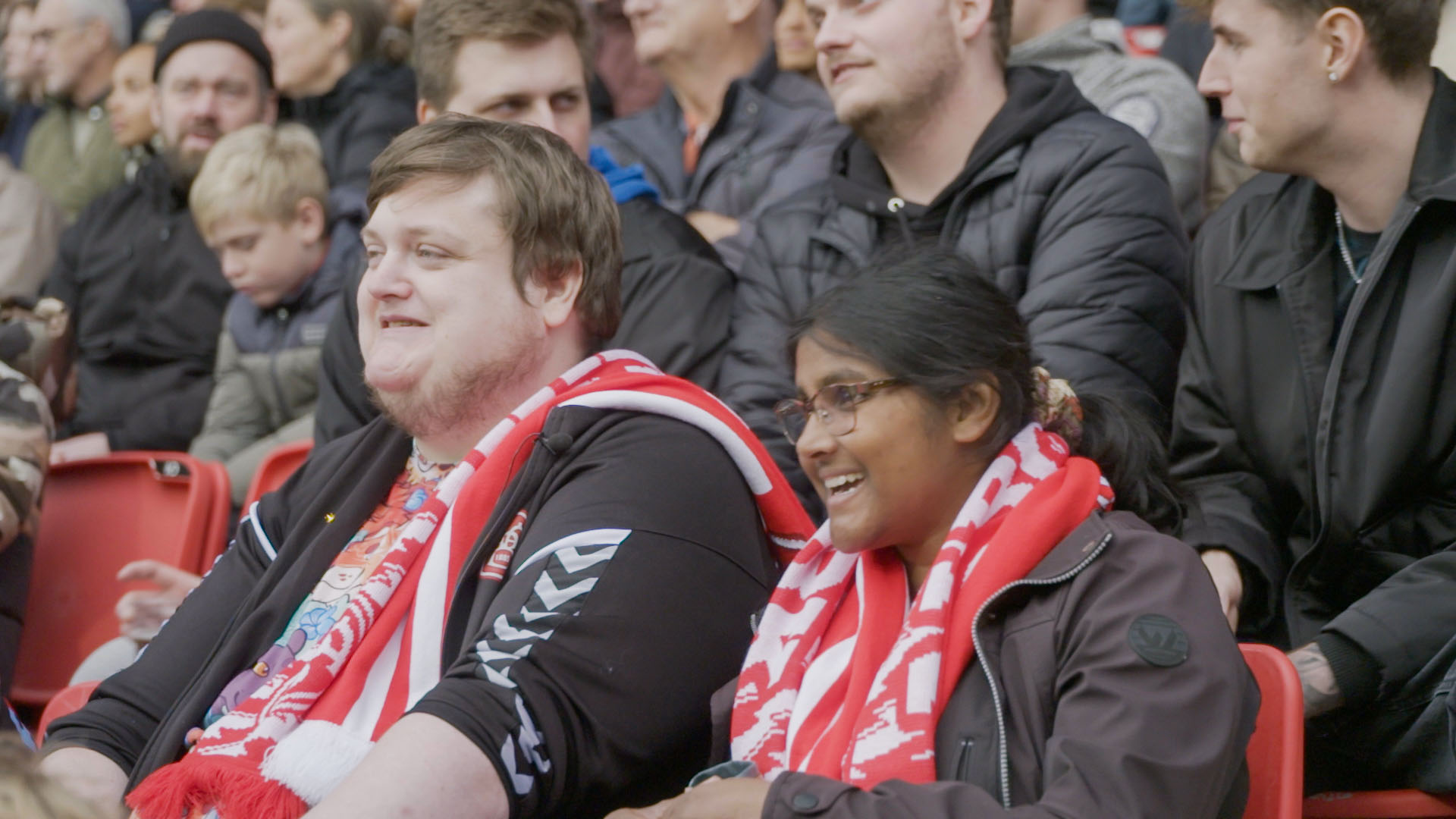 AAB-fan Kenny kæmper mod homofobi i fodbold. Mød ham i 'Mere end en klub'.  