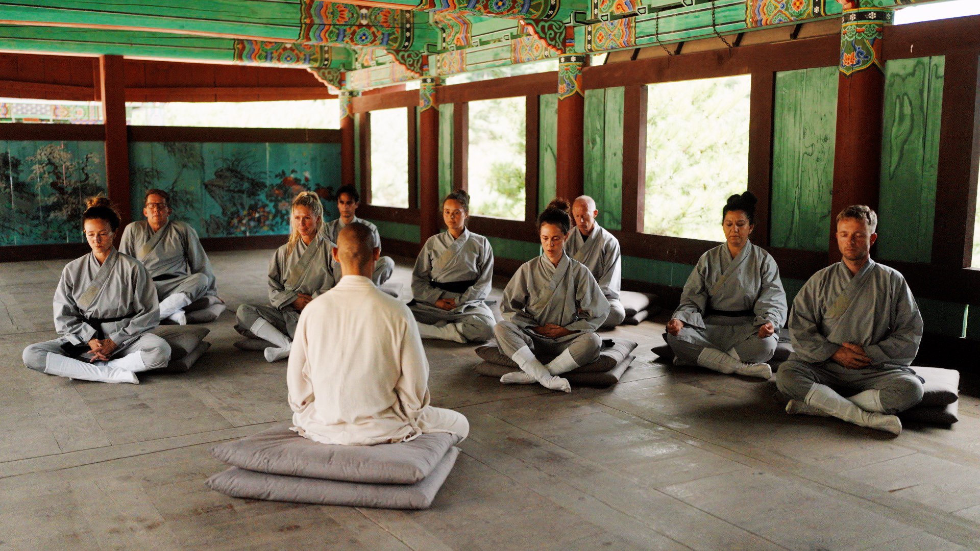 De ni kendte danskere sammen med Master Heng Yi i 'Shaolin'.