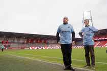 Shahab (tv.) er Randers-fan.