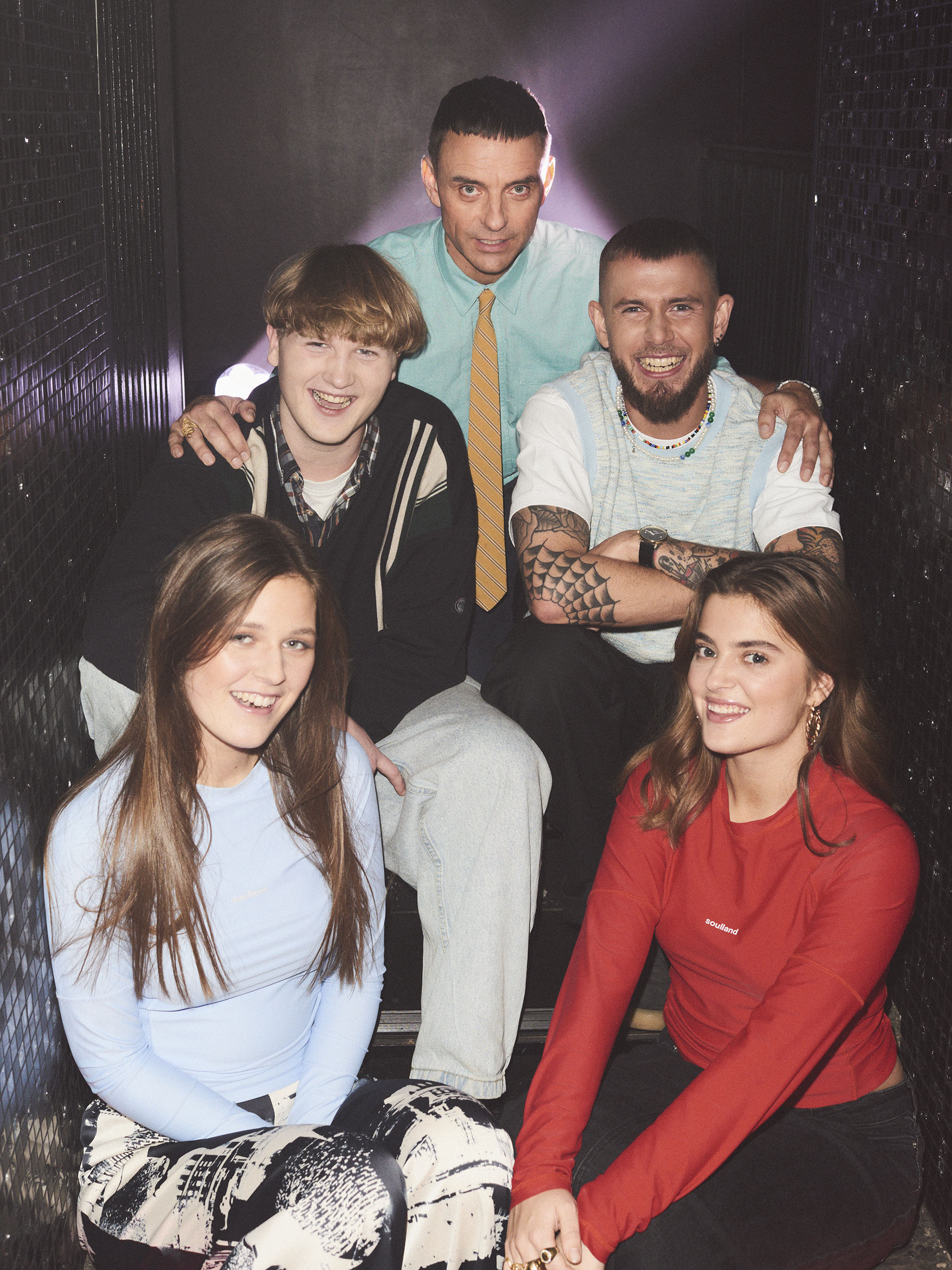 Simon Kvamm med sine livedeltagere.