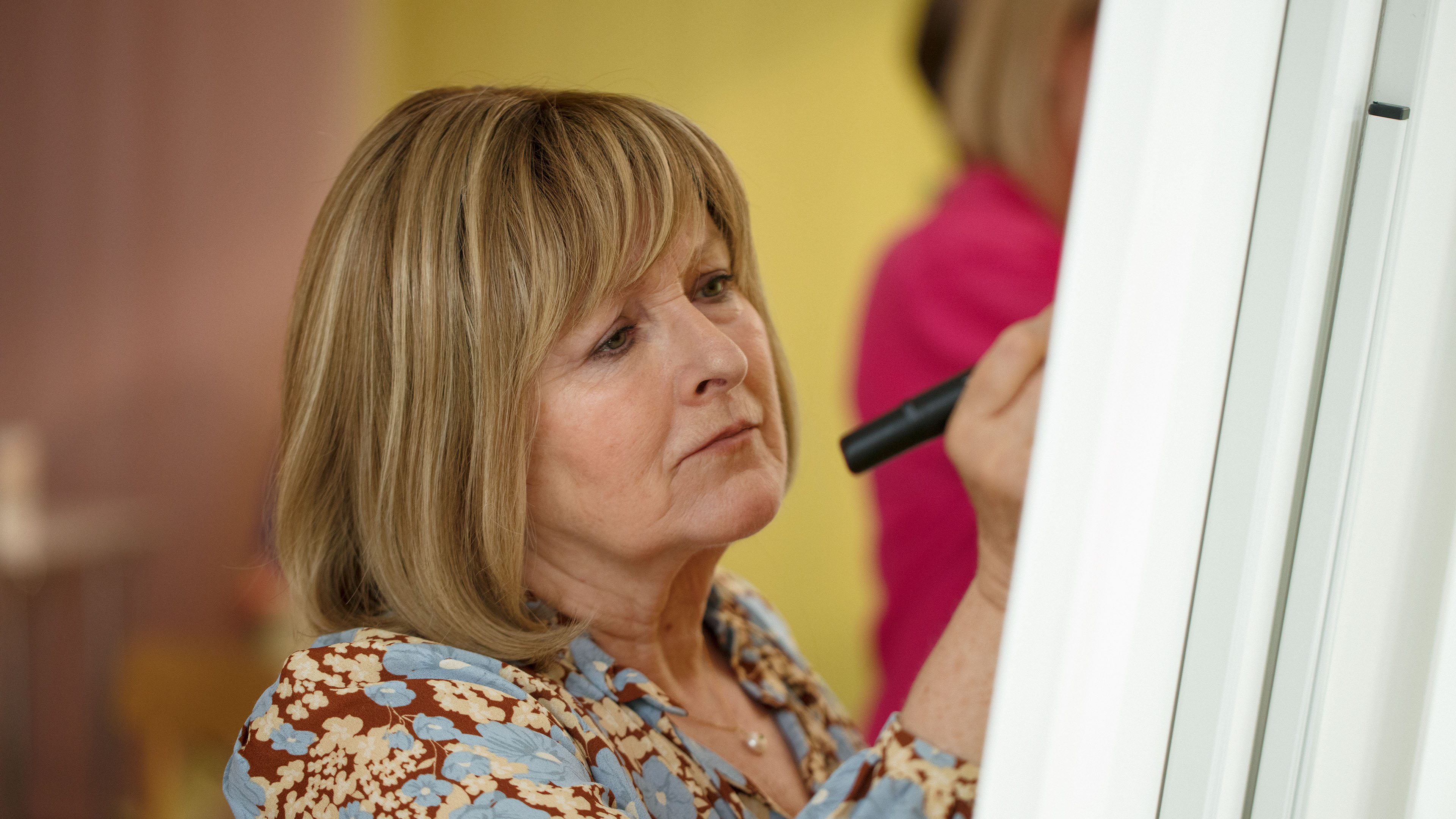 Ingelise (Kirsten Lehfeldt) i 'Overleverne'.