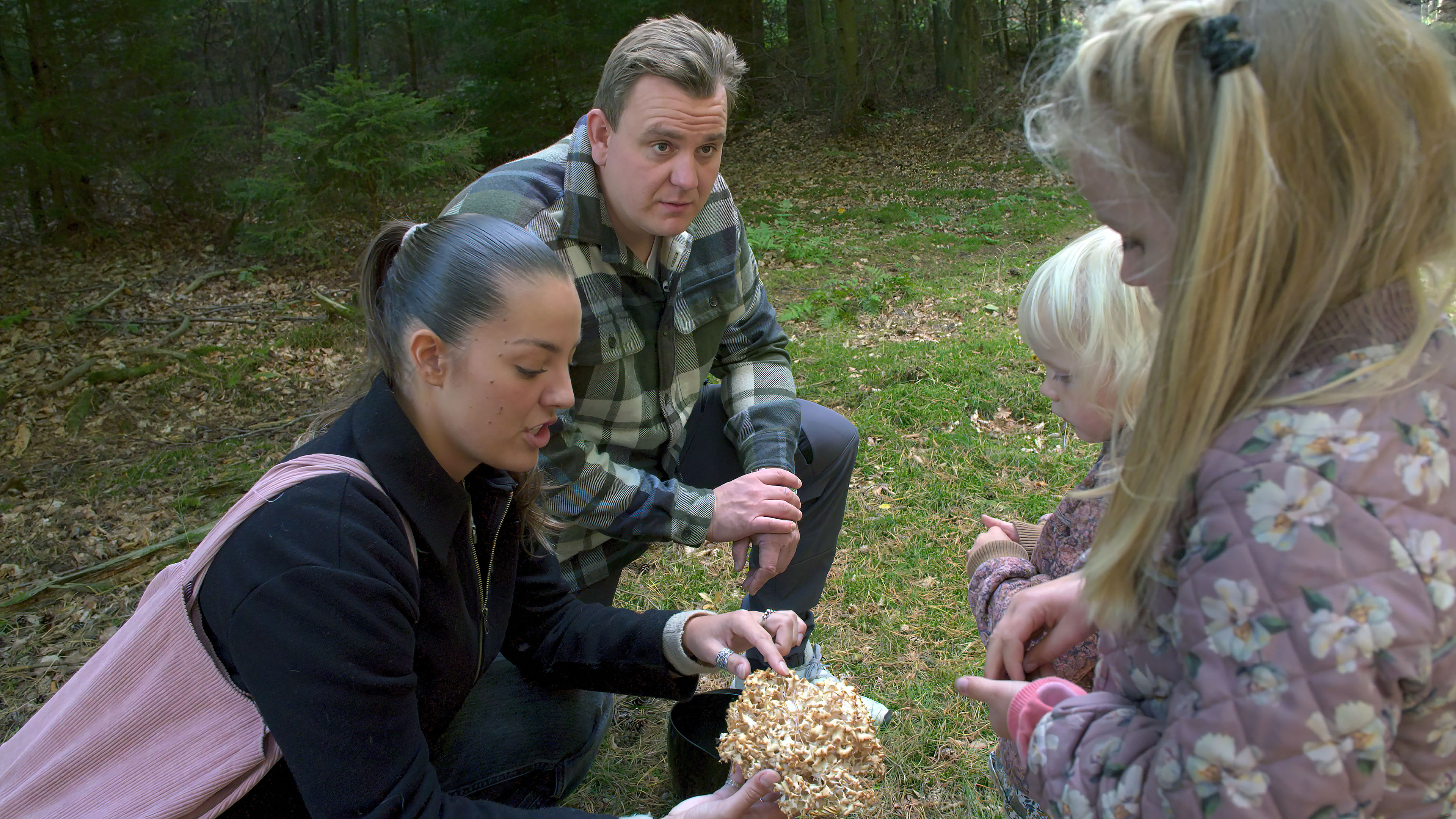 Svampejagt med Solvej og Mathilde