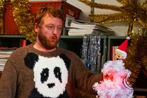 Panda-Søren (Martin Greis-Rosenthal) i 'Kometernes jul'.